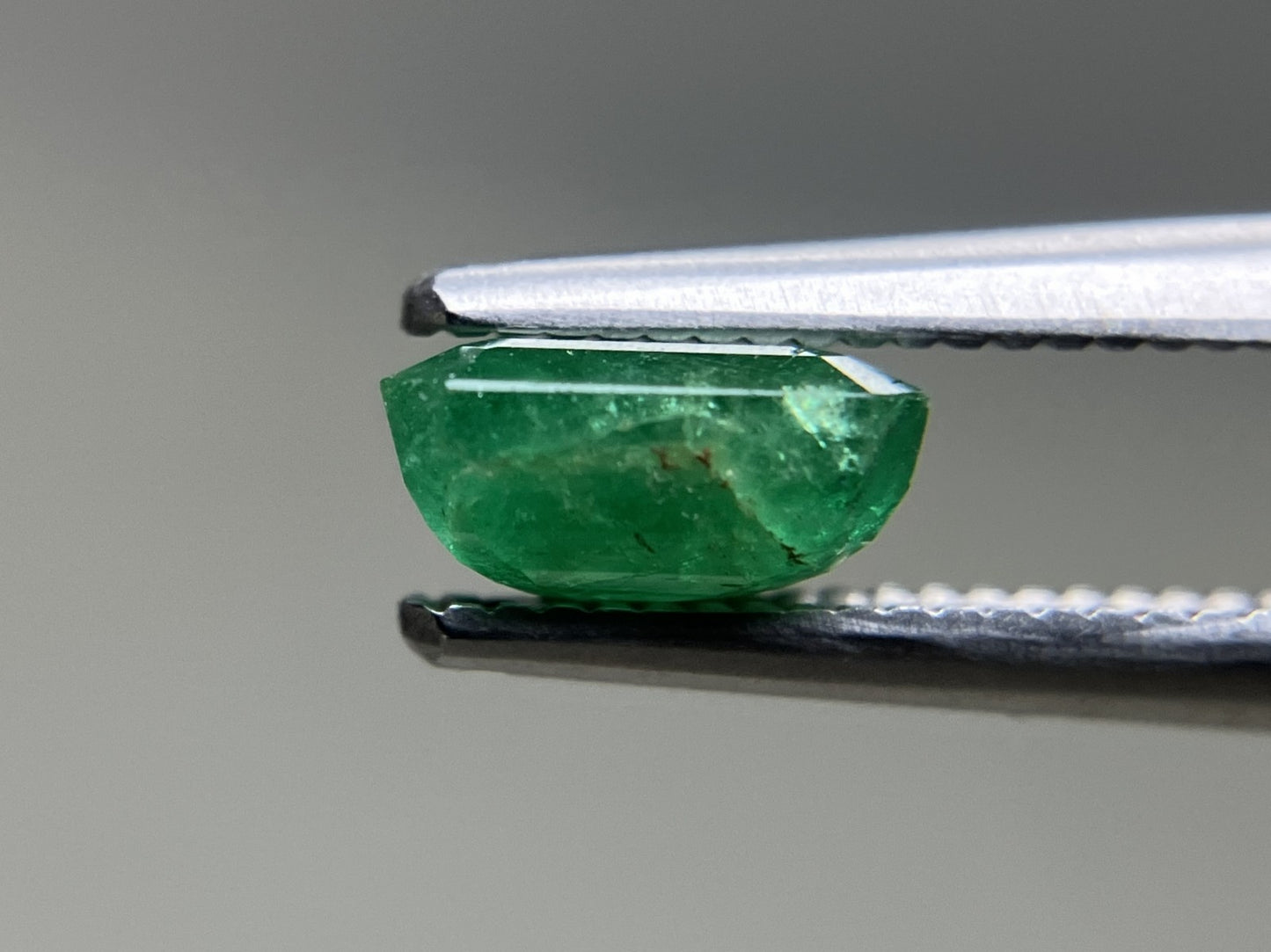 エメラルド 天然 1.176ct 中央宝石ソーティング付き 6.55㎜×6.17㎜×3.29㎜ ルース（ 裸石 ） 6330YY