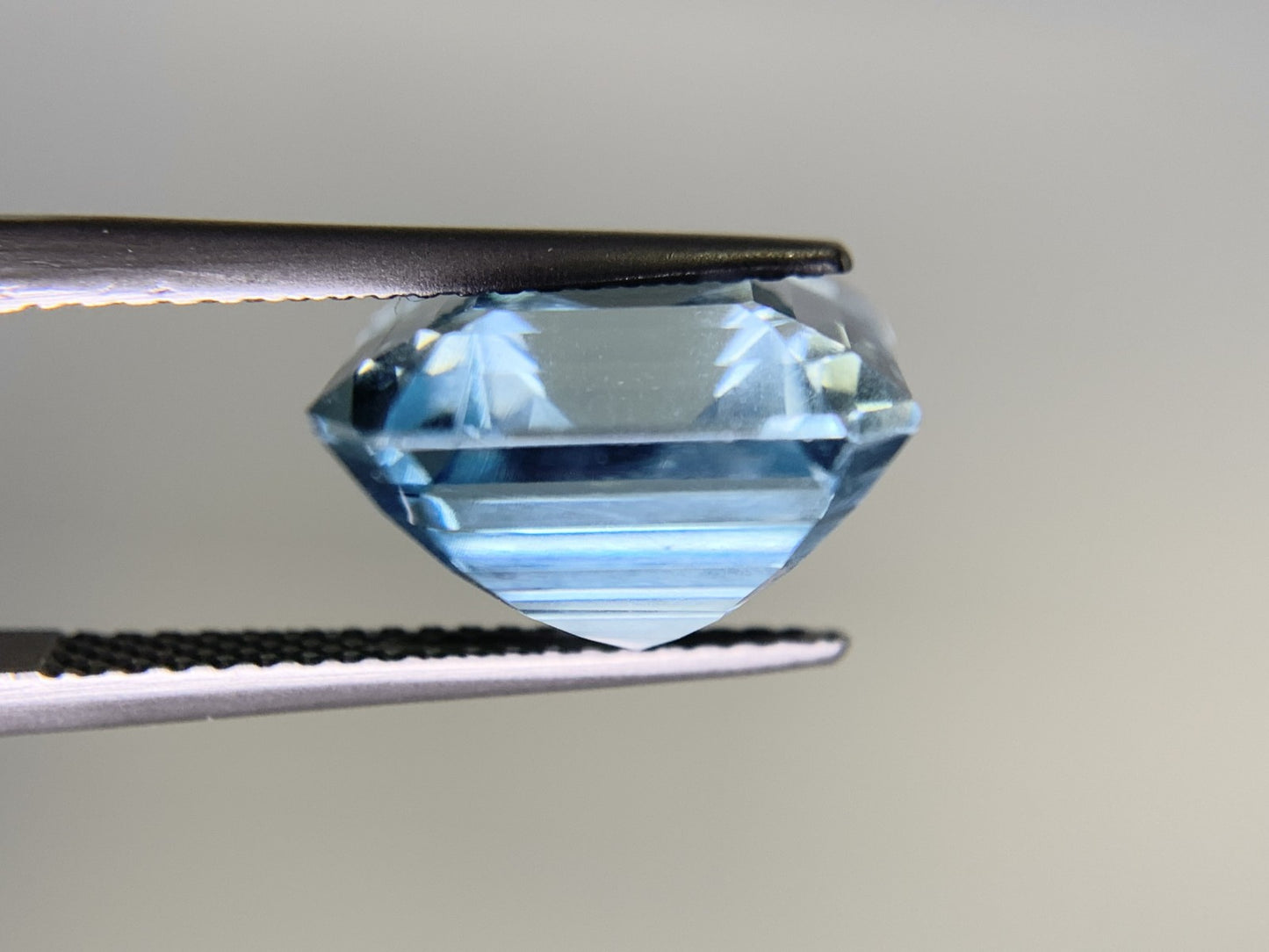 アクアマリン　9.140ct　宝石ソーティング付き　14.08㎜×11.90㎜×7.97㎜　 ルース（ 裸石 ）　 1765Y