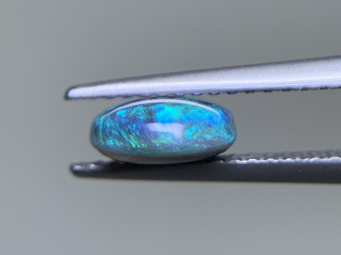 ブラックオパール 1.304ct  中央宝石ソーティング付き  9.3㎜×7.2㎜×3.2㎜  ルース（ 裸石 ） 4096Y