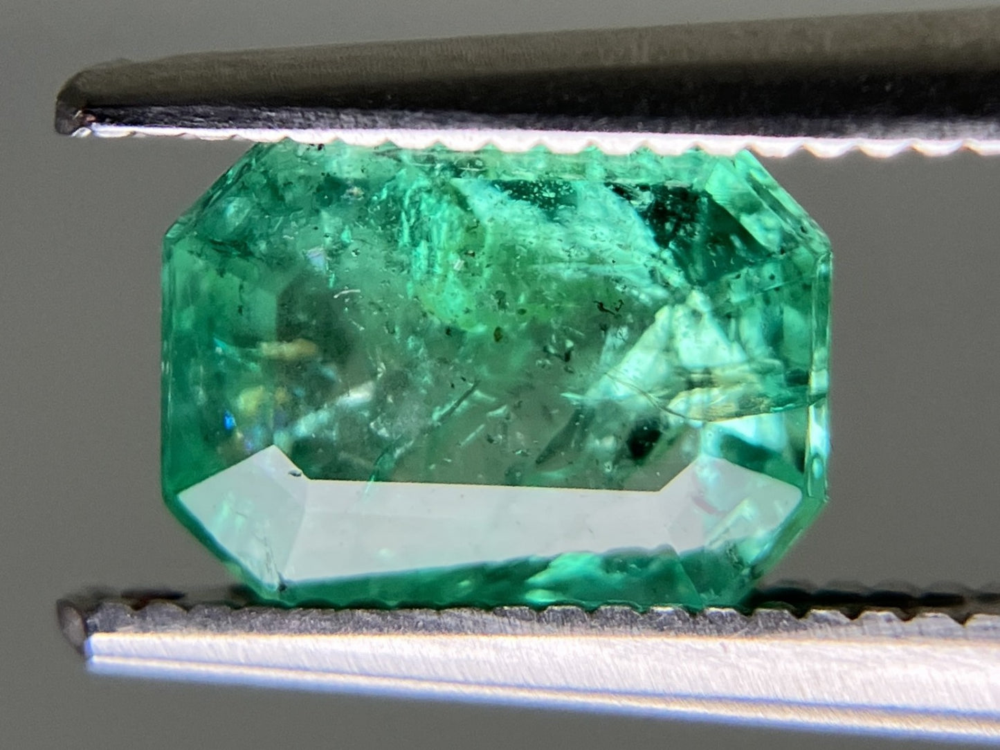 エメラルド 天然 1.141ct 中央宝石ソーティング付き 7.93㎜×5.67㎜×3.29㎜ ルース（ 裸石 ） 6307YY