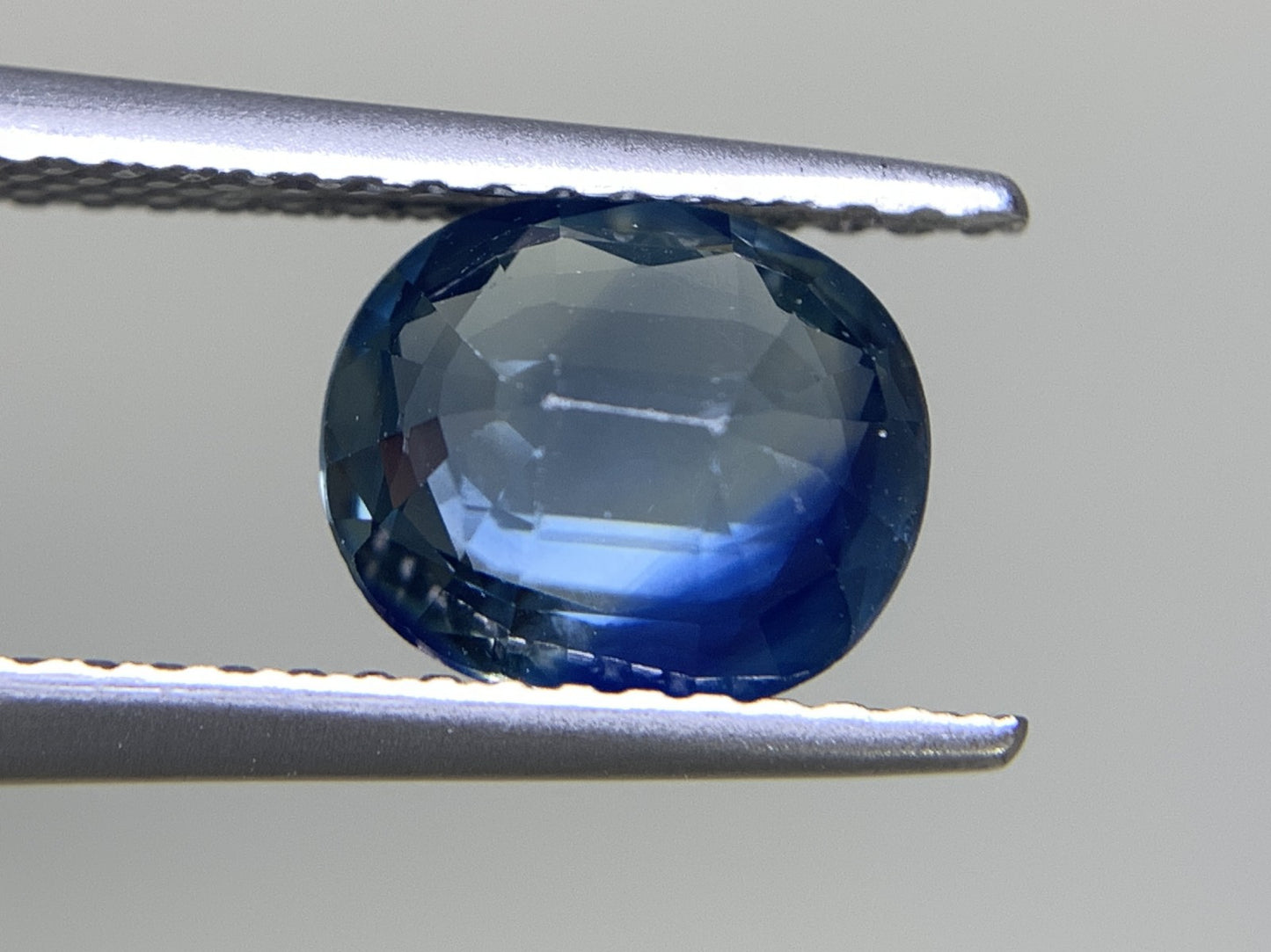 サファイア 1.611ct 宝石ソーティング付き  7.7㎜×6.7㎜×3.3㎜ ルース（ 裸石 ） 2295Y