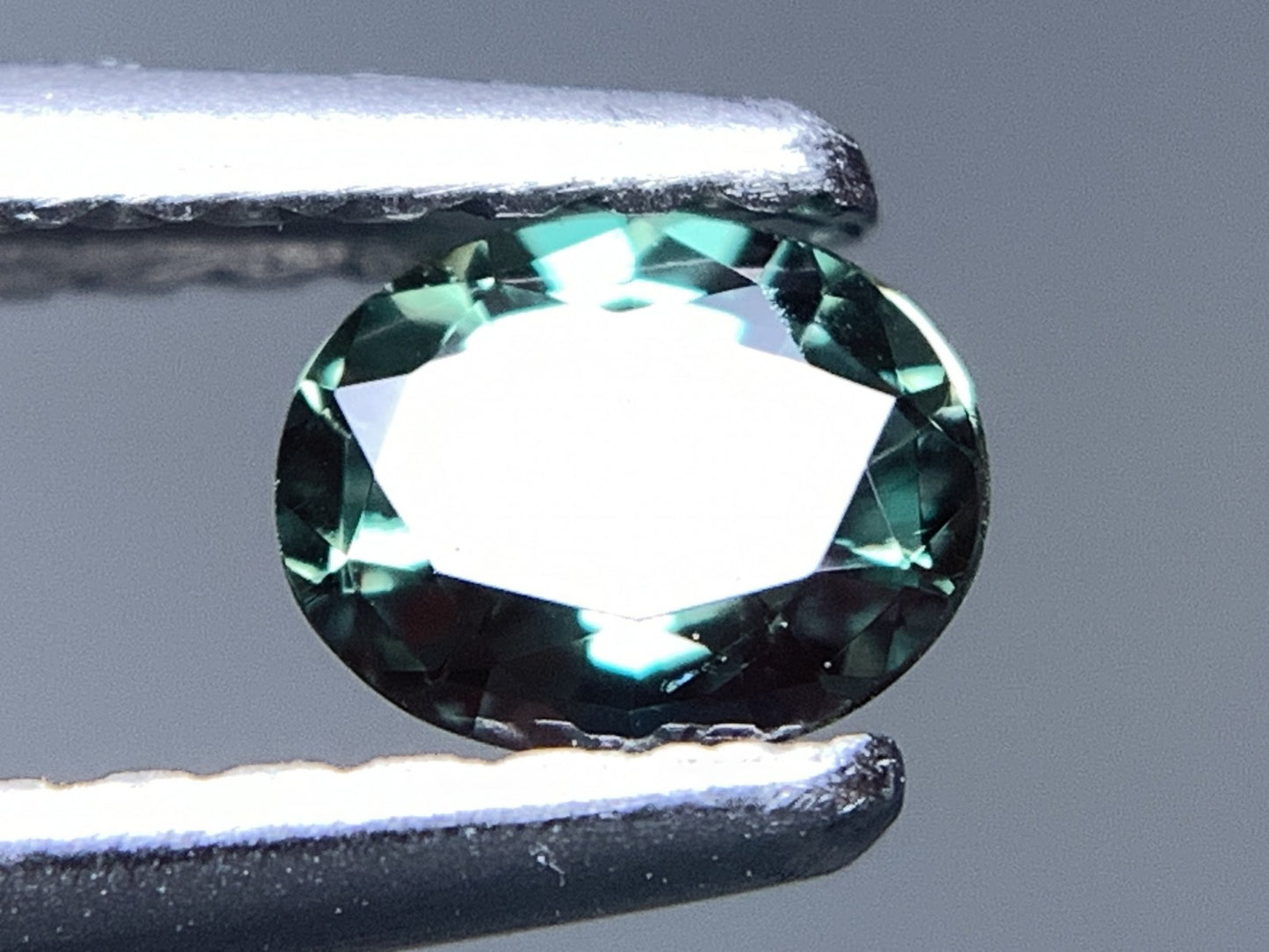 アレキサンドライト 天然 0.317ct 中央宝石ソーティング付き 4.69㎜×3.80㎜×2.37㎜ ルース（ 裸石 ） 7275Y