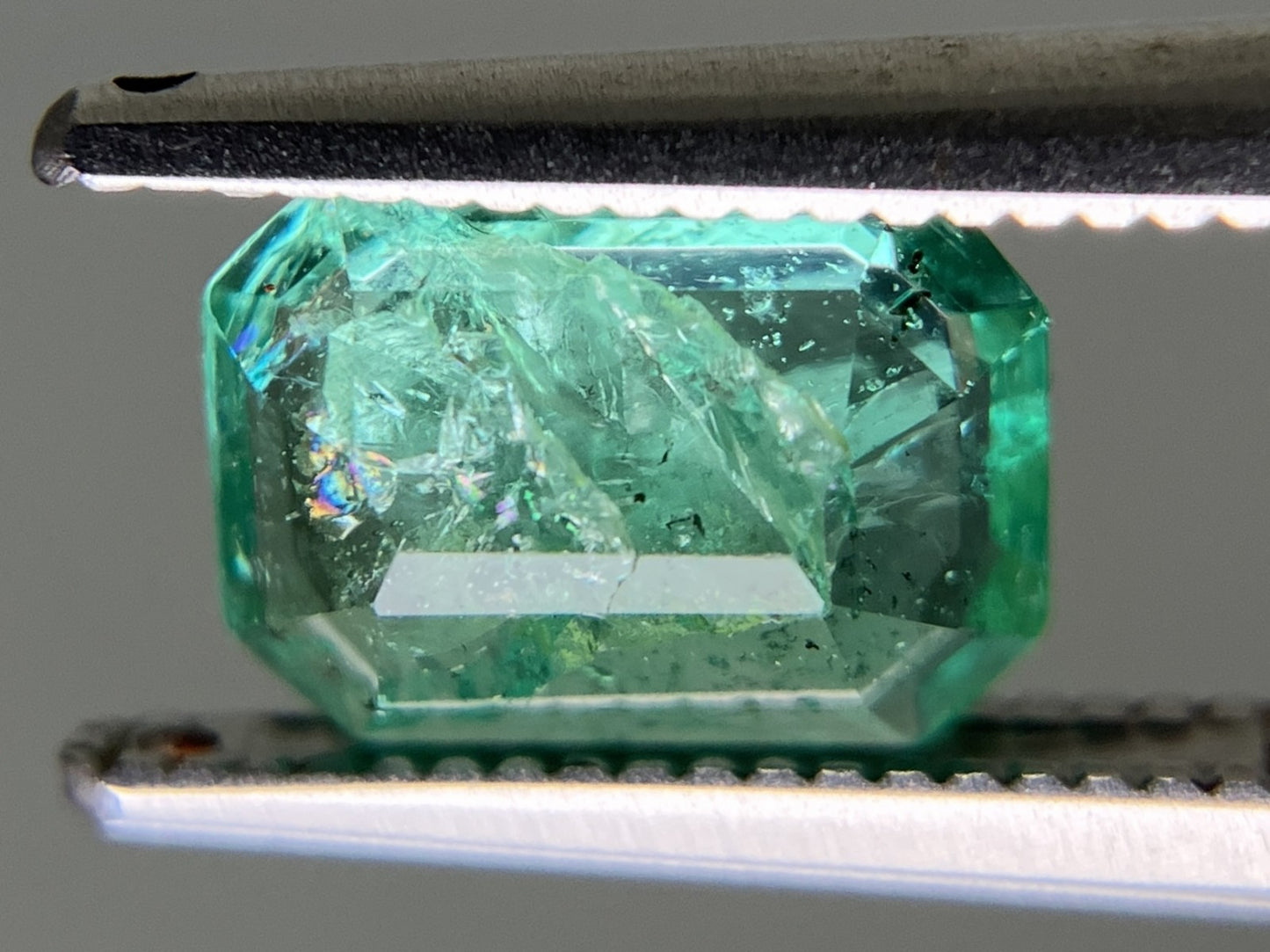 エメラルド 天然 1.141ct 中央宝石ソーティング付き 7.93㎜×5.67㎜×3.29㎜ ルース（ 裸石 ） 6307YY