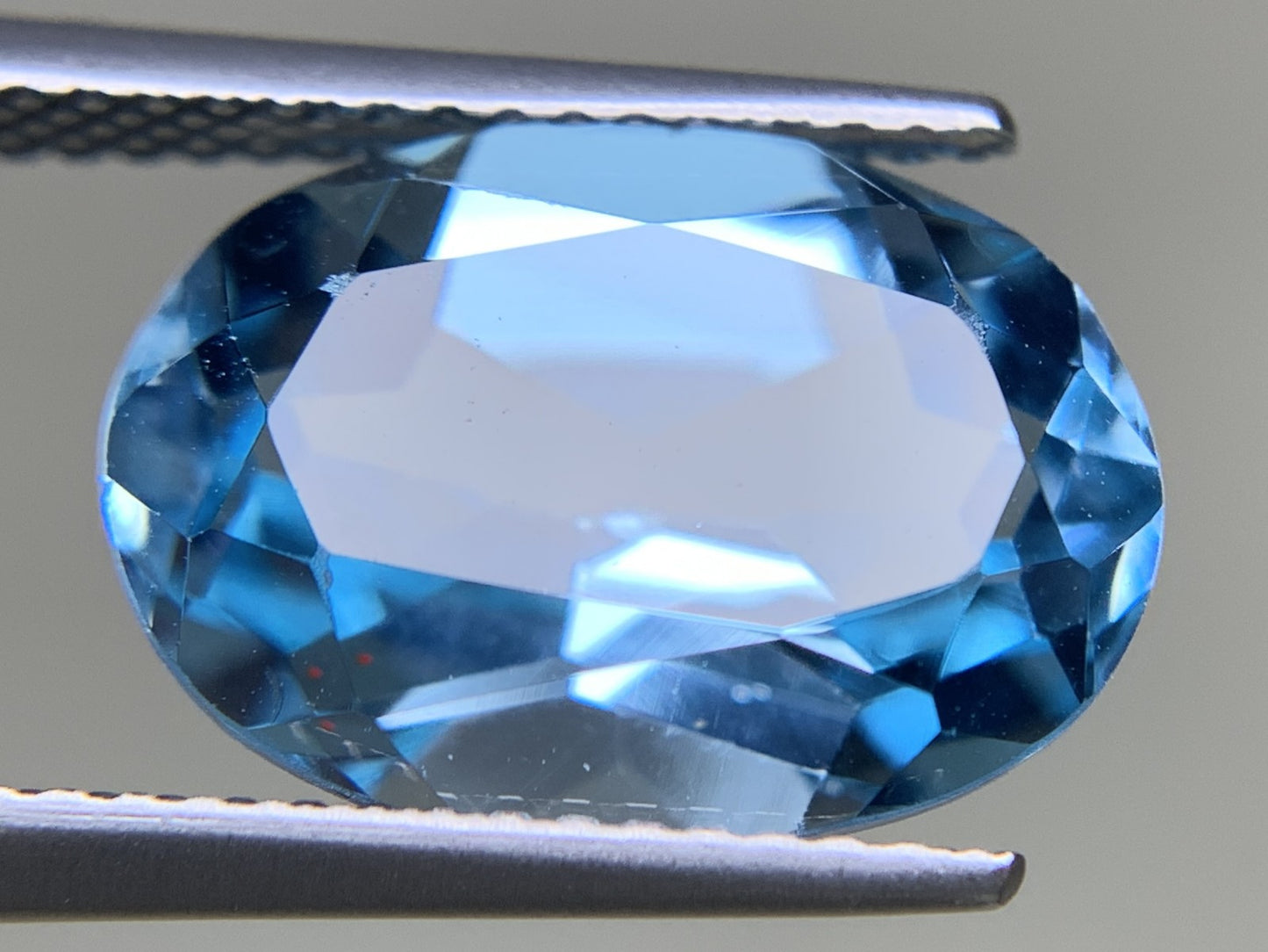 ブルートパーズ 天然 7.646ct 宝石ソーティング付き 14.1㎜×10.1㎜×6.8㎜ ルース（ 裸石 ） 6677Y