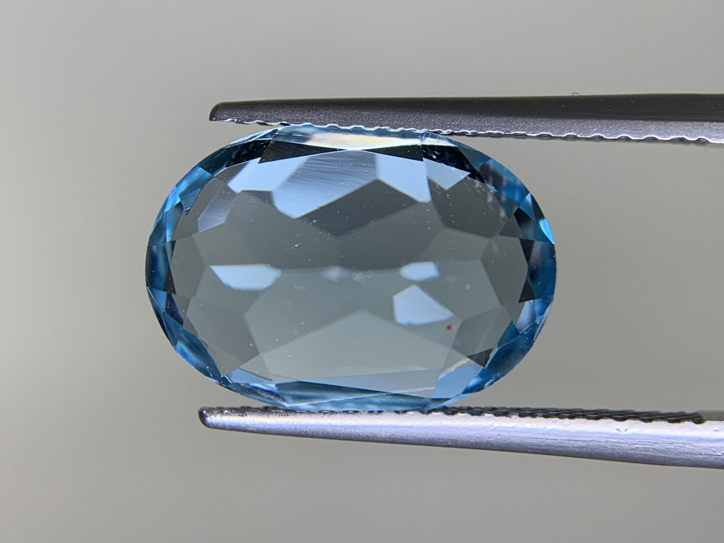 ブルートパーズ 天然 7.646ct 宝石ソーティング付き 14.1㎜×10.1㎜×6.8㎜ ルース（ 裸石 ） 6677Y