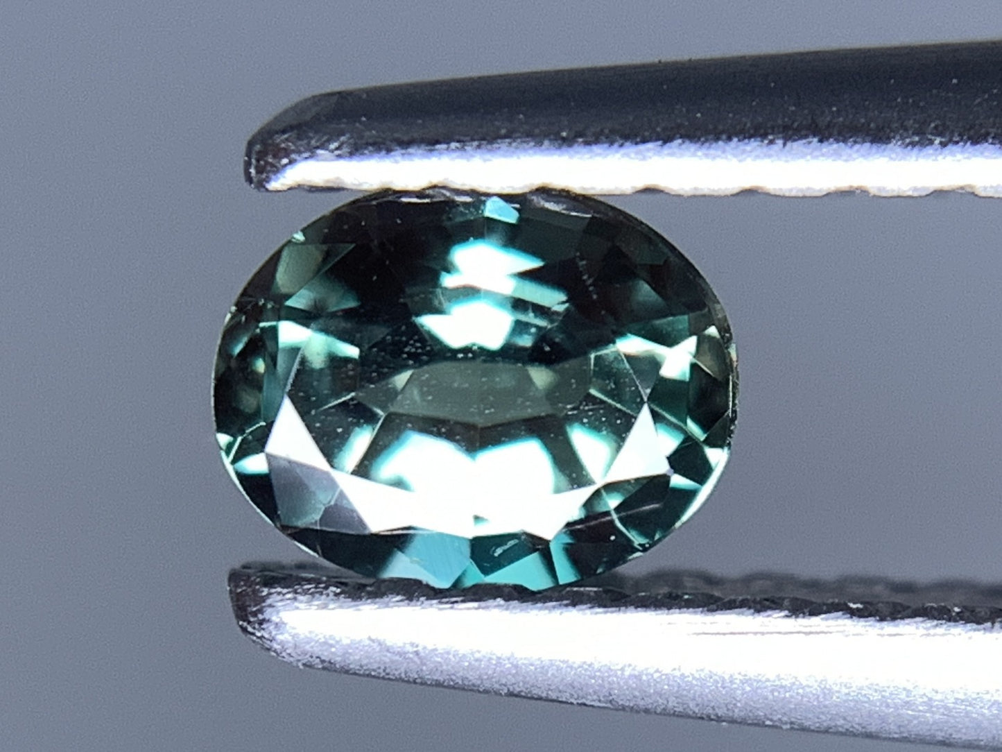アレキサンドライト 天然 0.317ct 中央宝石ソーティング付き 4.69㎜×3.80㎜×2.37㎜ ルース（ 裸石 ） 7275Y