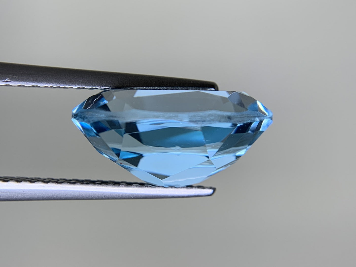 ブルートパーズ 天然 7.646ct 宝石ソーティング付き 14.1㎜×10.1㎜×6.8㎜ ルース（ 裸石 ） 6677Y