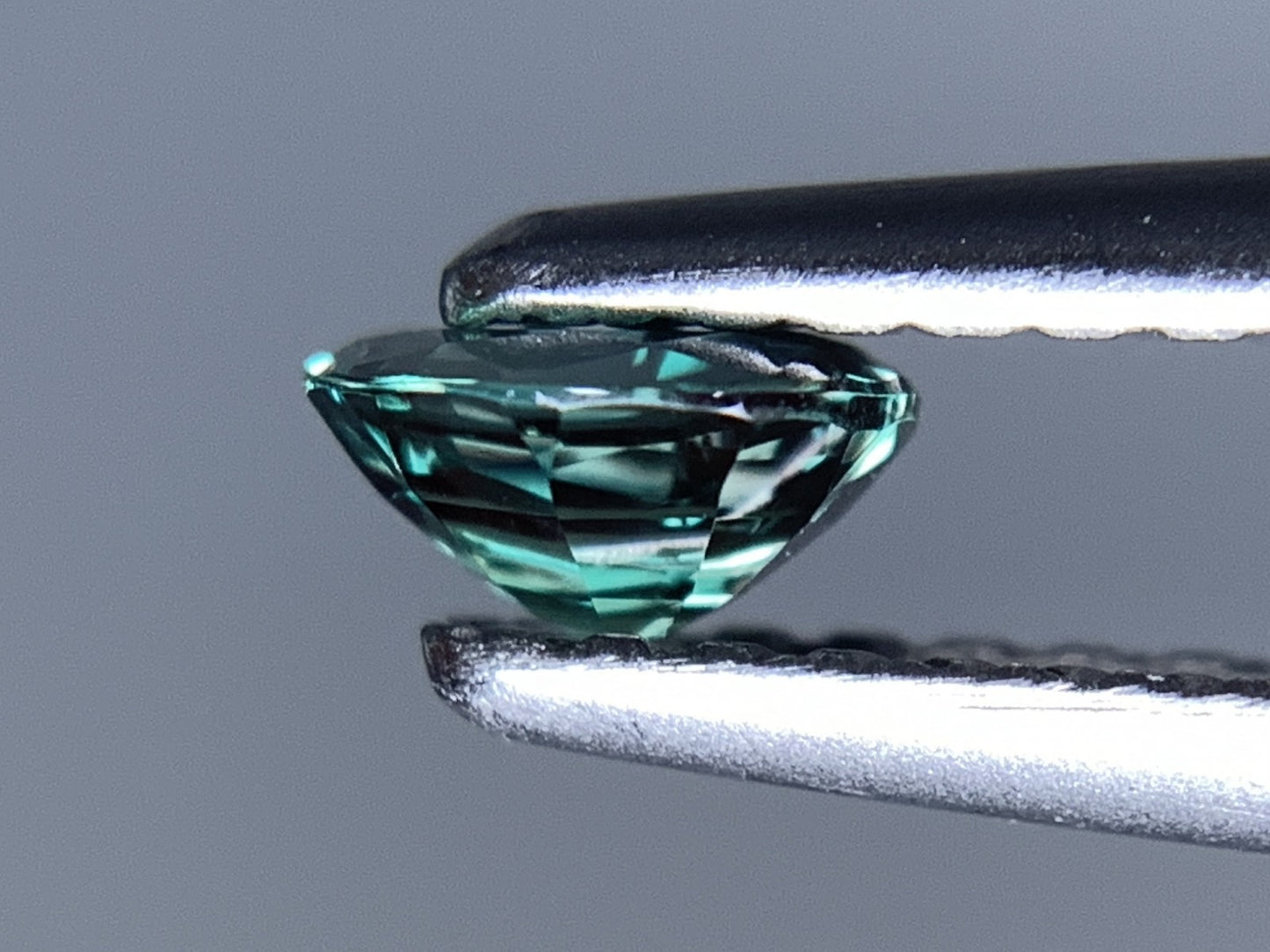アレキサンドライト 天然 0.317ct 中央宝石ソーティング付き 4.69㎜×3.80㎜×2.37㎜ ルース（ 裸石 ） 7275Y