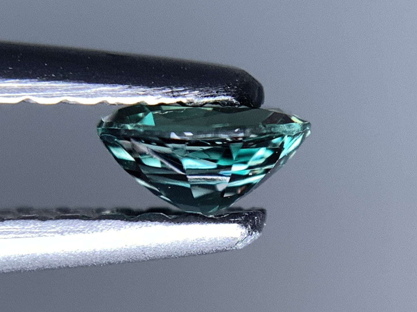 アレキサンドライト 天然 0.317ct 中央宝石ソーティング付き 4.69㎜×3.80㎜×2.37㎜ ルース（ 裸石 ） 7275Y