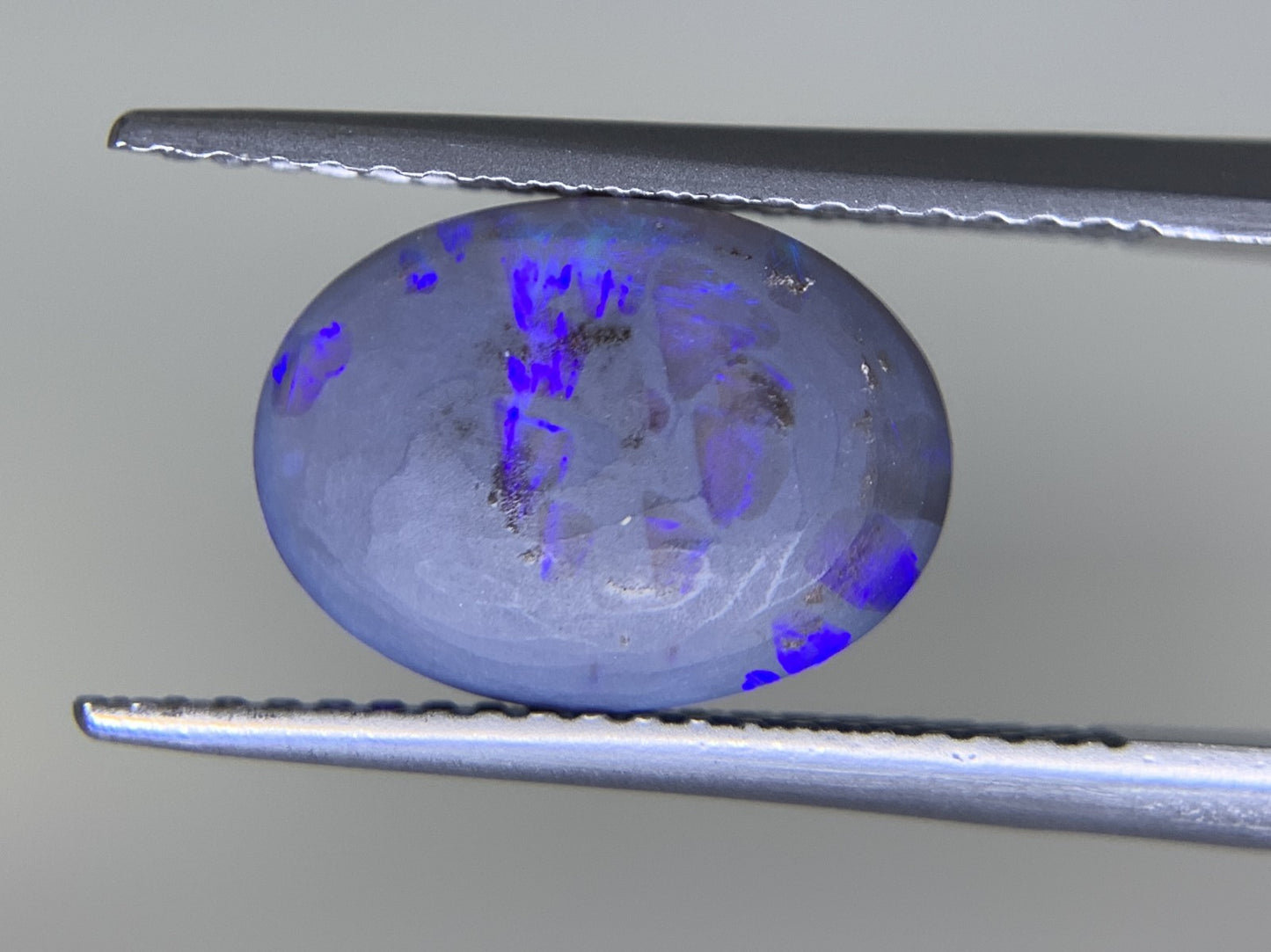 ブラックオパール 2.405ct  中央宝石ソーティング付き  11.6㎜×8.5㎜×4.2㎜  ルース（ 裸石 ） 4121Y
