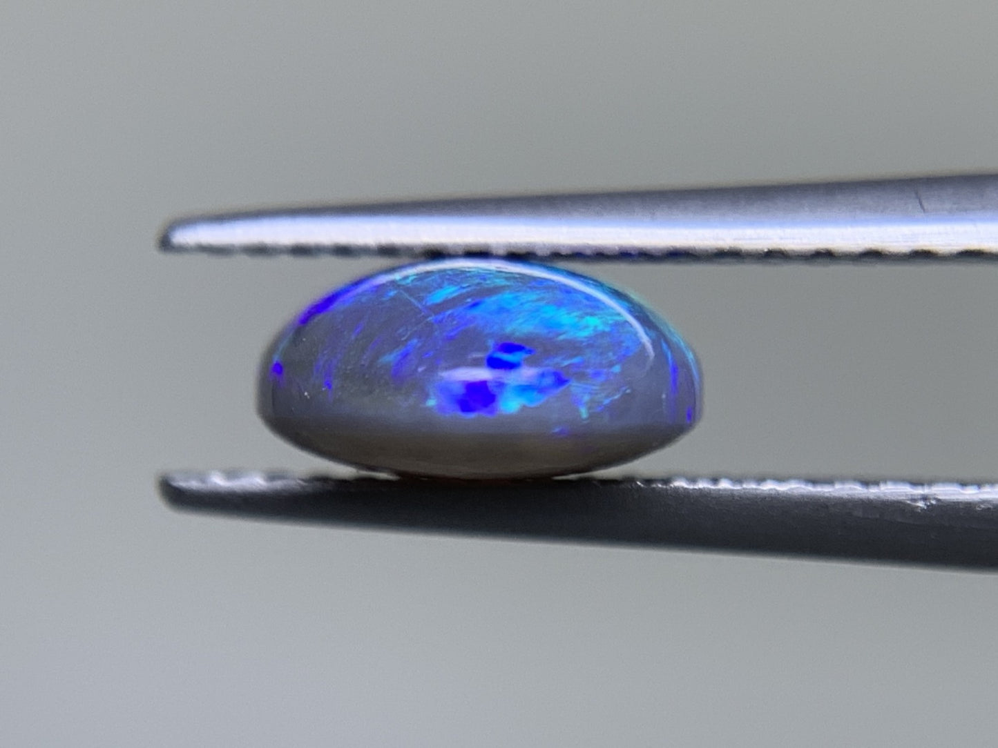 ブラックオパール 2.405ct  中央宝石ソーティング付き  11.6㎜×8.5㎜×4.2㎜  ルース（ 裸石 ） 4121Y