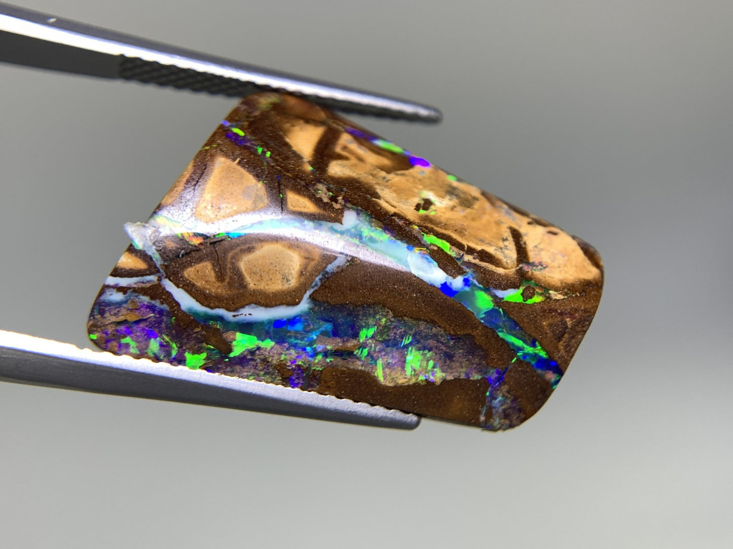 アイアンオパール 15.976ct  宝石ソーティング付き  20.8㎜×16.1㎜×6.3㎜  天然 ルース（ 裸石 ） 4921Y