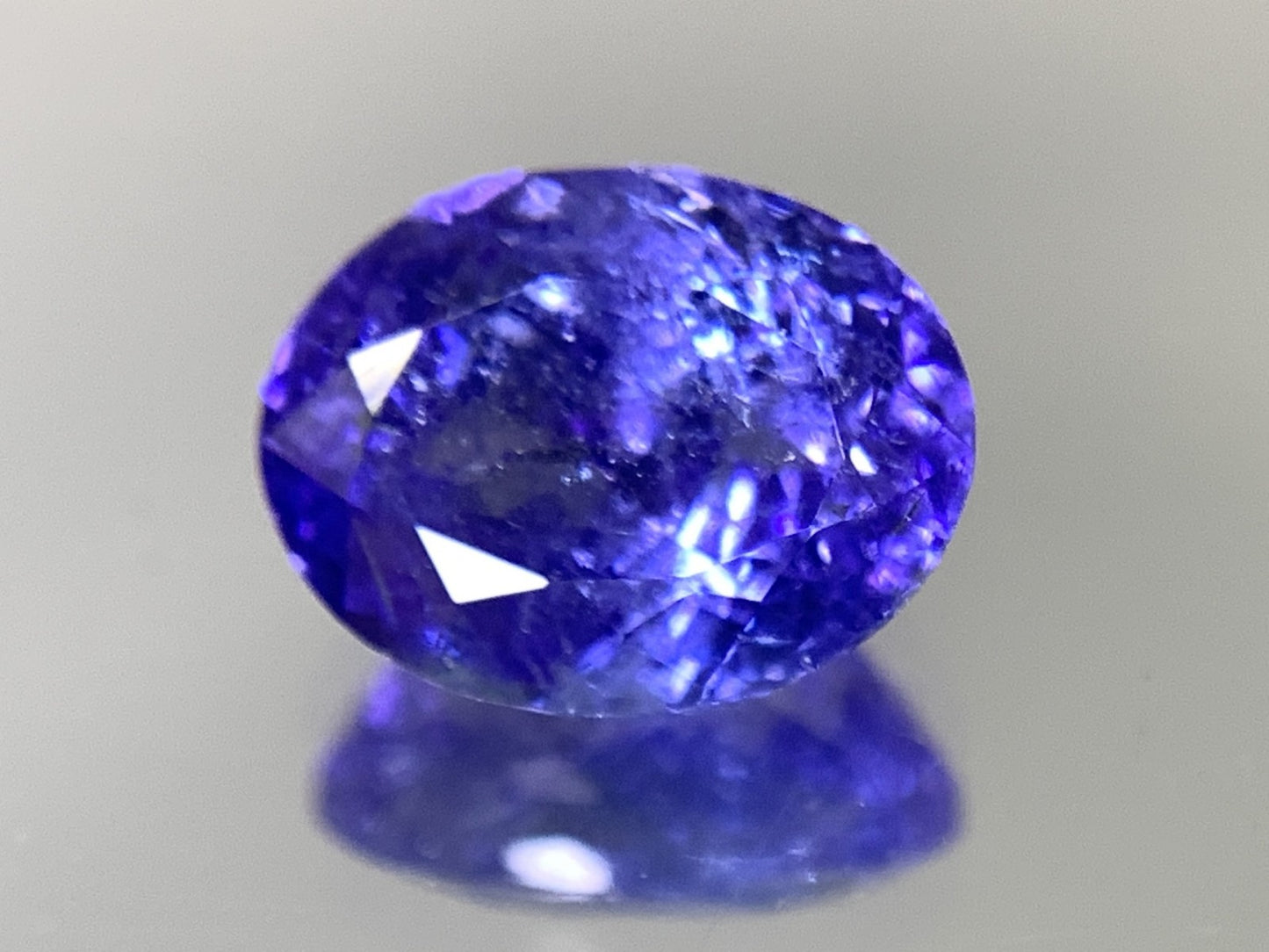 タンザナイト 2.207ct 宝石ソーティング付き  9.1㎜×6.9㎜×4.6㎜ ルース（ 裸石 ） 2271Y