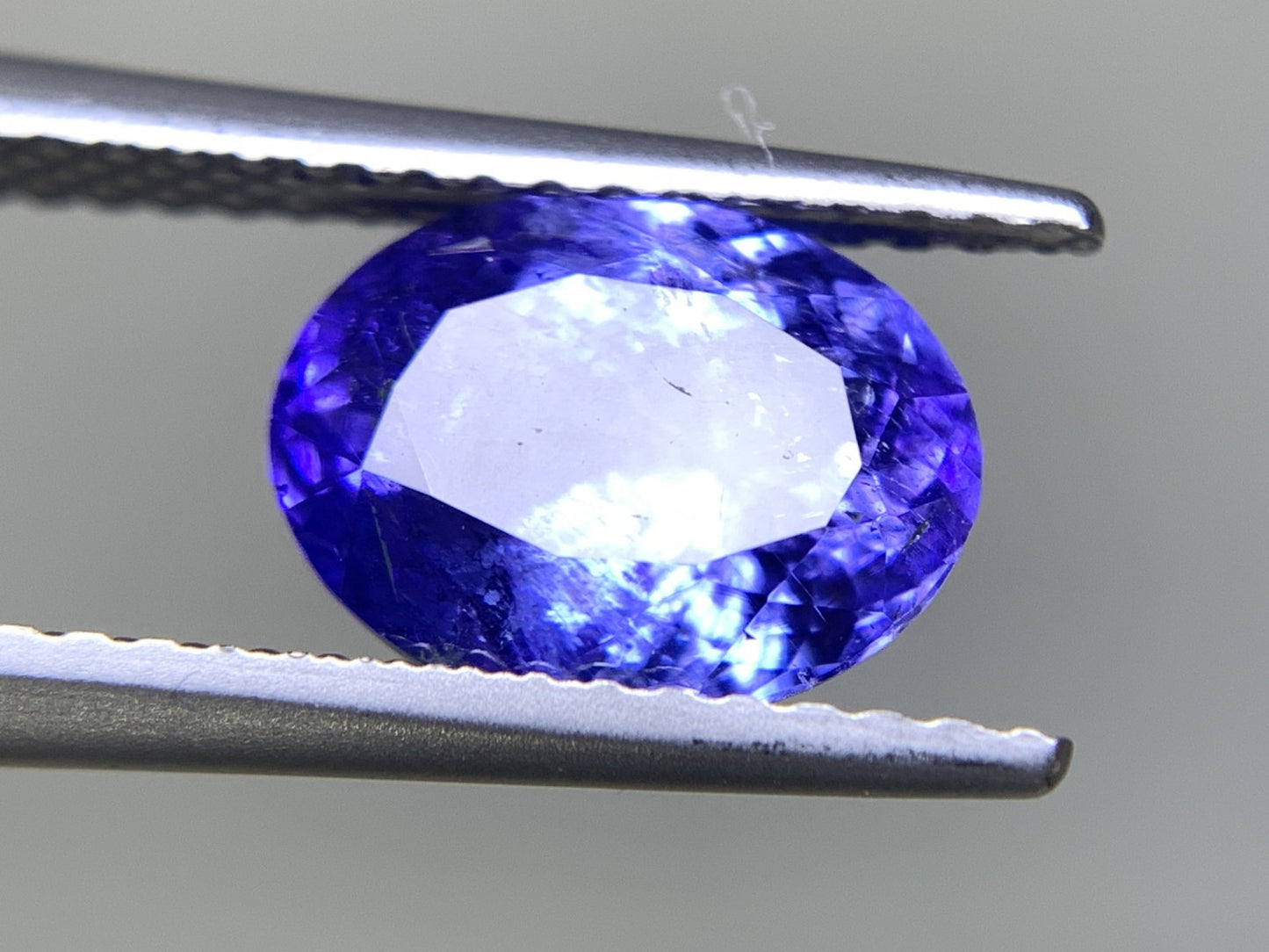 タンザナイト 2.207ct 宝石ソーティング付き  9.1㎜×6.9㎜×4.6㎜ ルース（ 裸石 ） 2271Y
