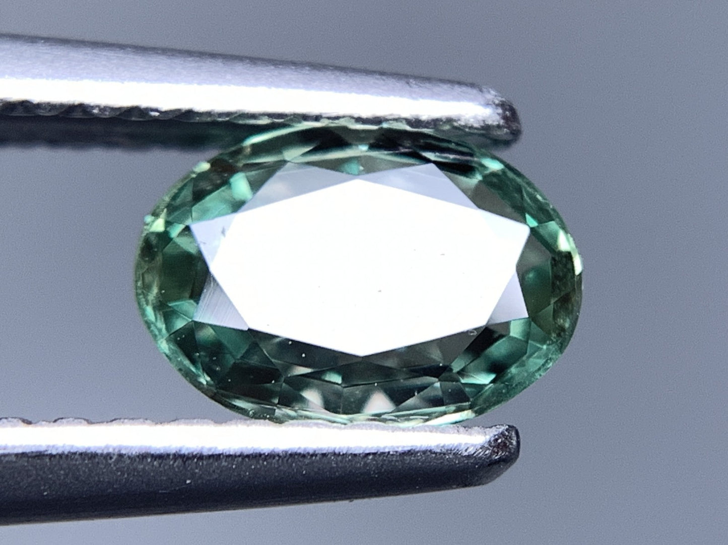 アレキサンドライト 天然 0.693ct 宝石ソーティング付き 6.6㎜×4.9㎜×2.3㎜ ルース（ 裸石 ） 7477Y