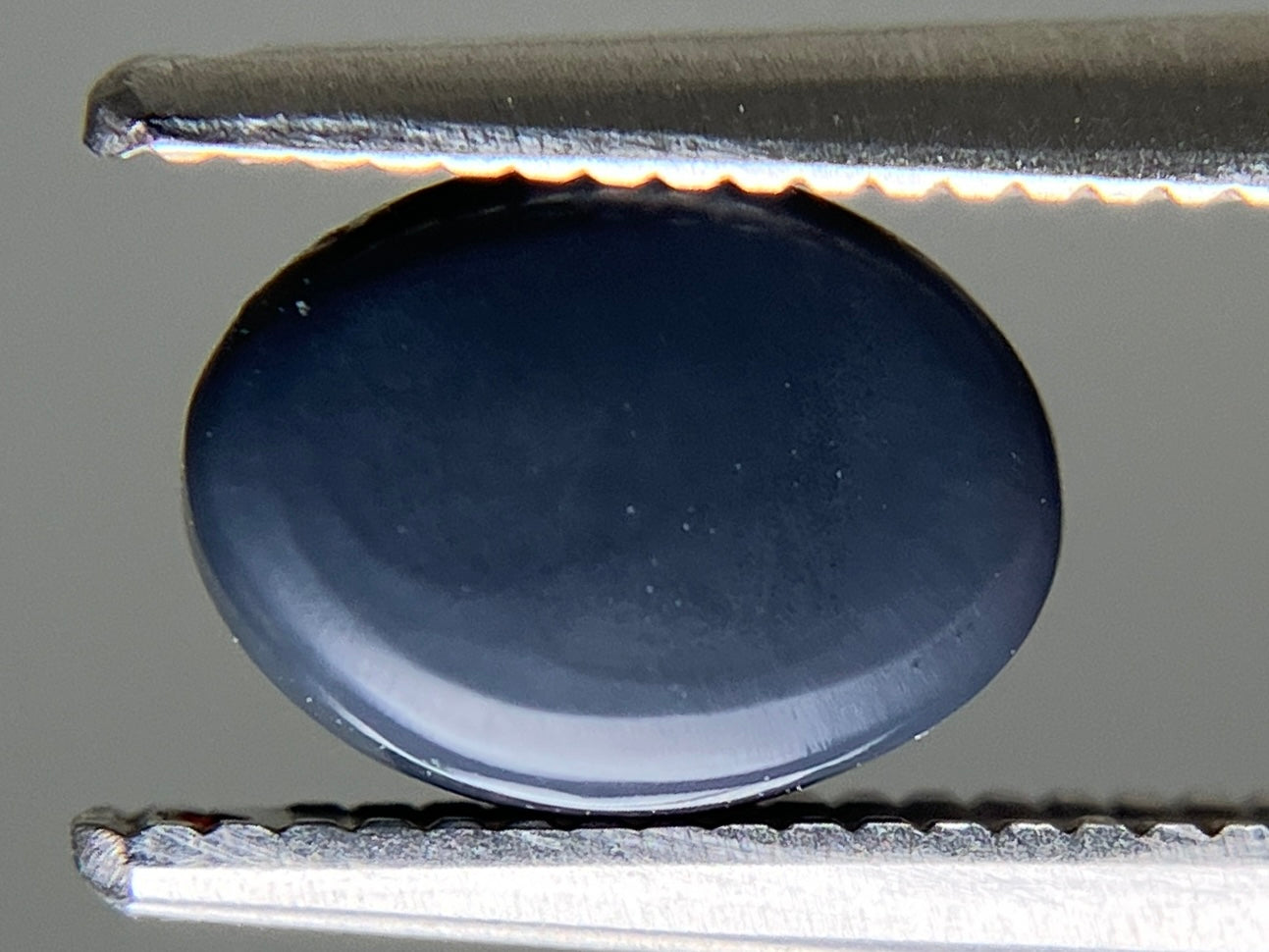 ブラックオパール 天然 0.922ct 中央宝石ソーティング付き 7.5㎜×5.6㎜×3.2㎜ ルース（ 裸石 ） 6425YY