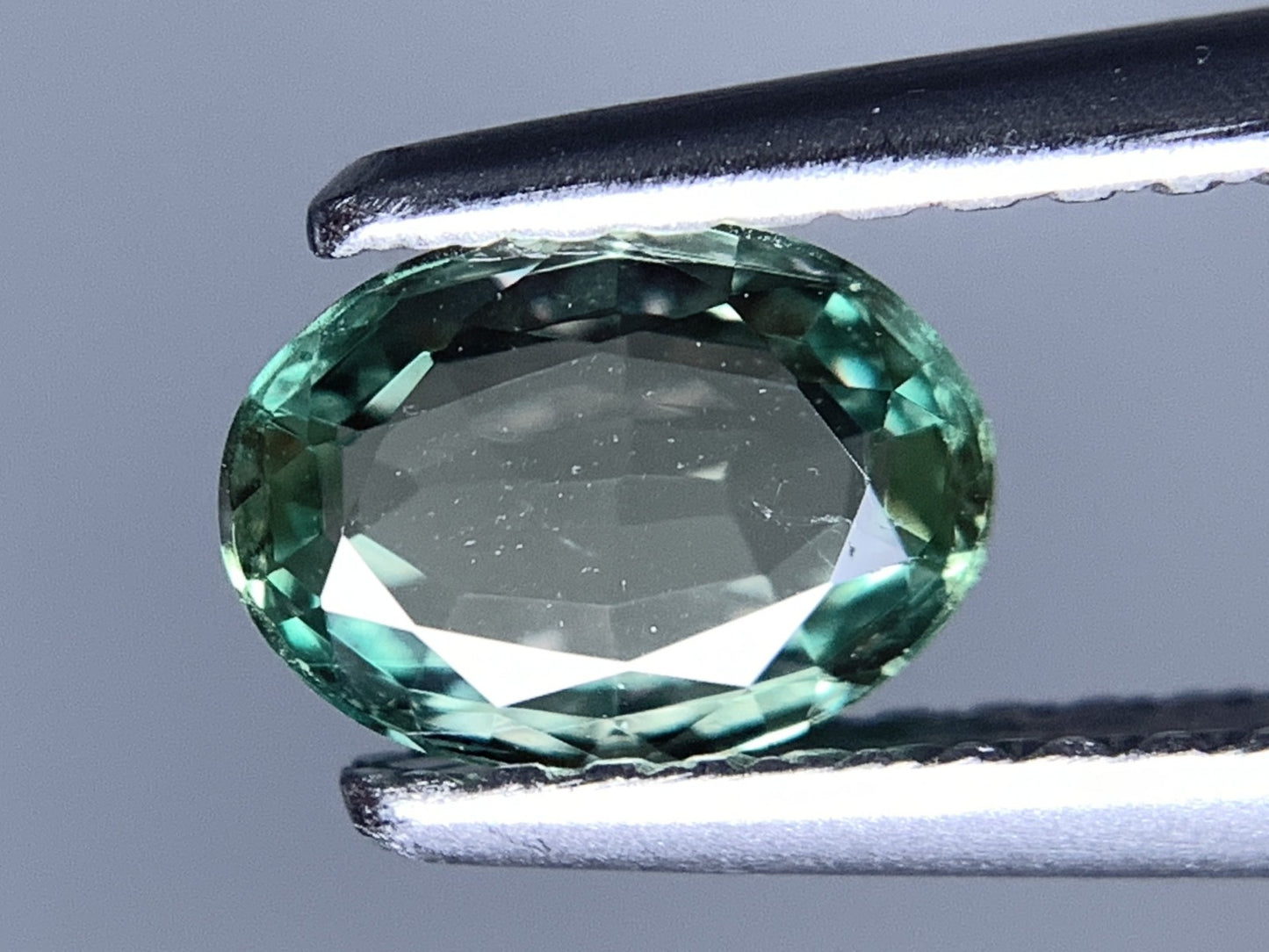 アレキサンドライト 天然 0.693ct 宝石ソーティング付き 6.6㎜×4.9㎜×2.3㎜ ルース（ 裸石 ） 7477Y