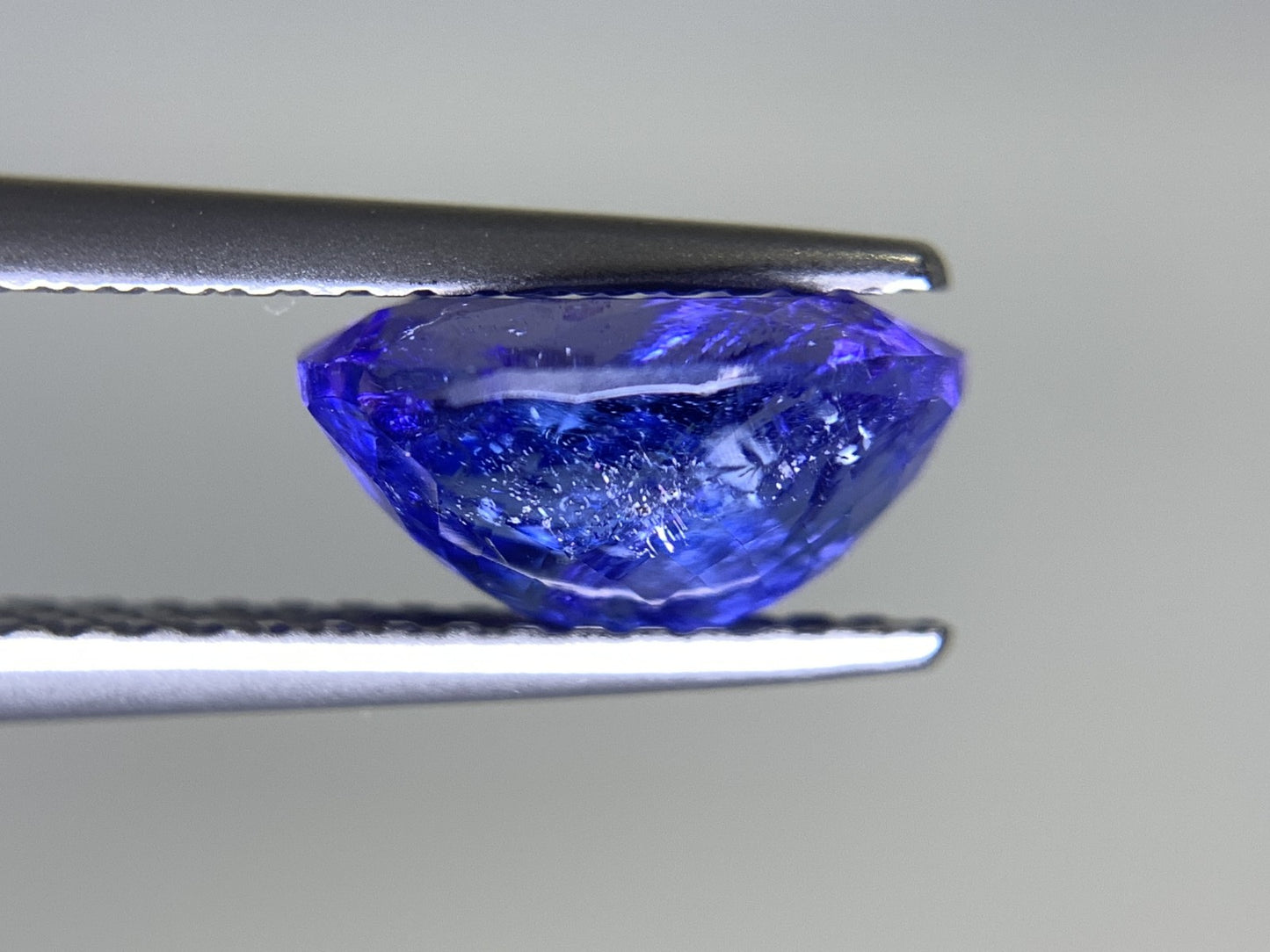 タンザナイト 2.207ct 宝石ソーティング付き  9.1㎜×6.9㎜×4.6㎜ ルース（ 裸石 ） 2271Y