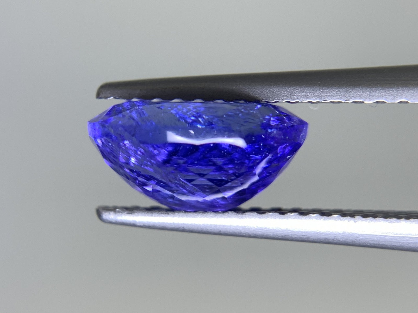 タンザナイト 2.207ct 宝石ソーティング付き  9.1㎜×6.9㎜×4.6㎜ ルース（ 裸石 ） 2271Y