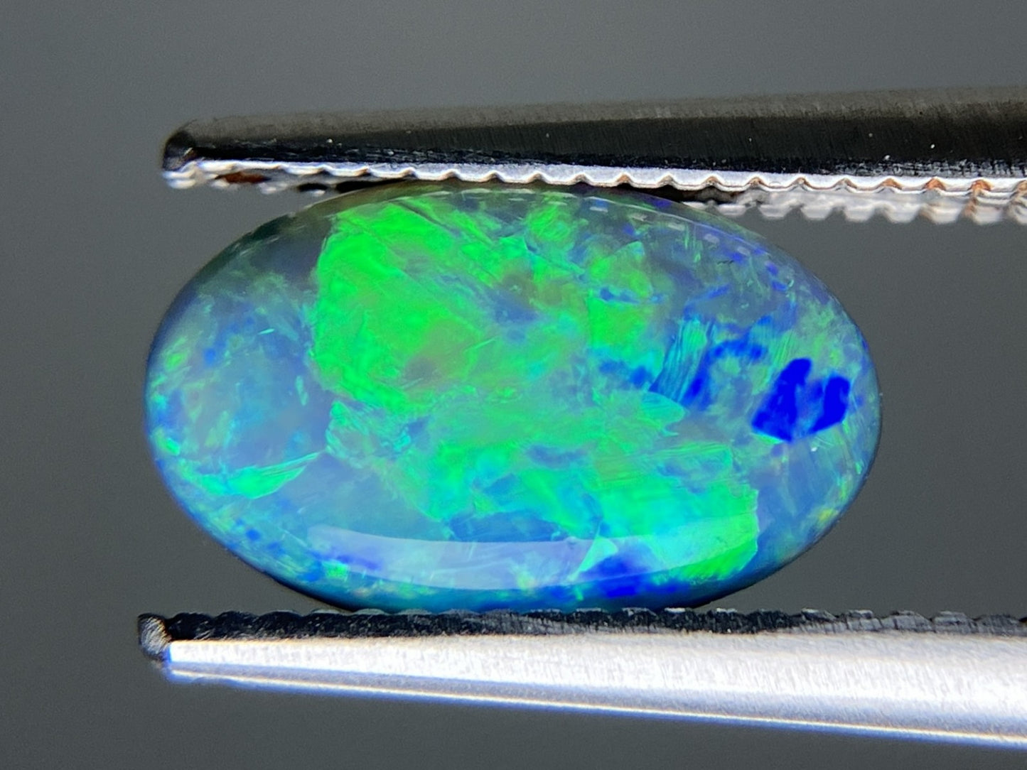 ブラックオパール 天然 1.150ct 中央宝石ソーティング付き 10.3㎜×6.5㎜×2.7㎜ ルース（ 裸石 ） 6371YY