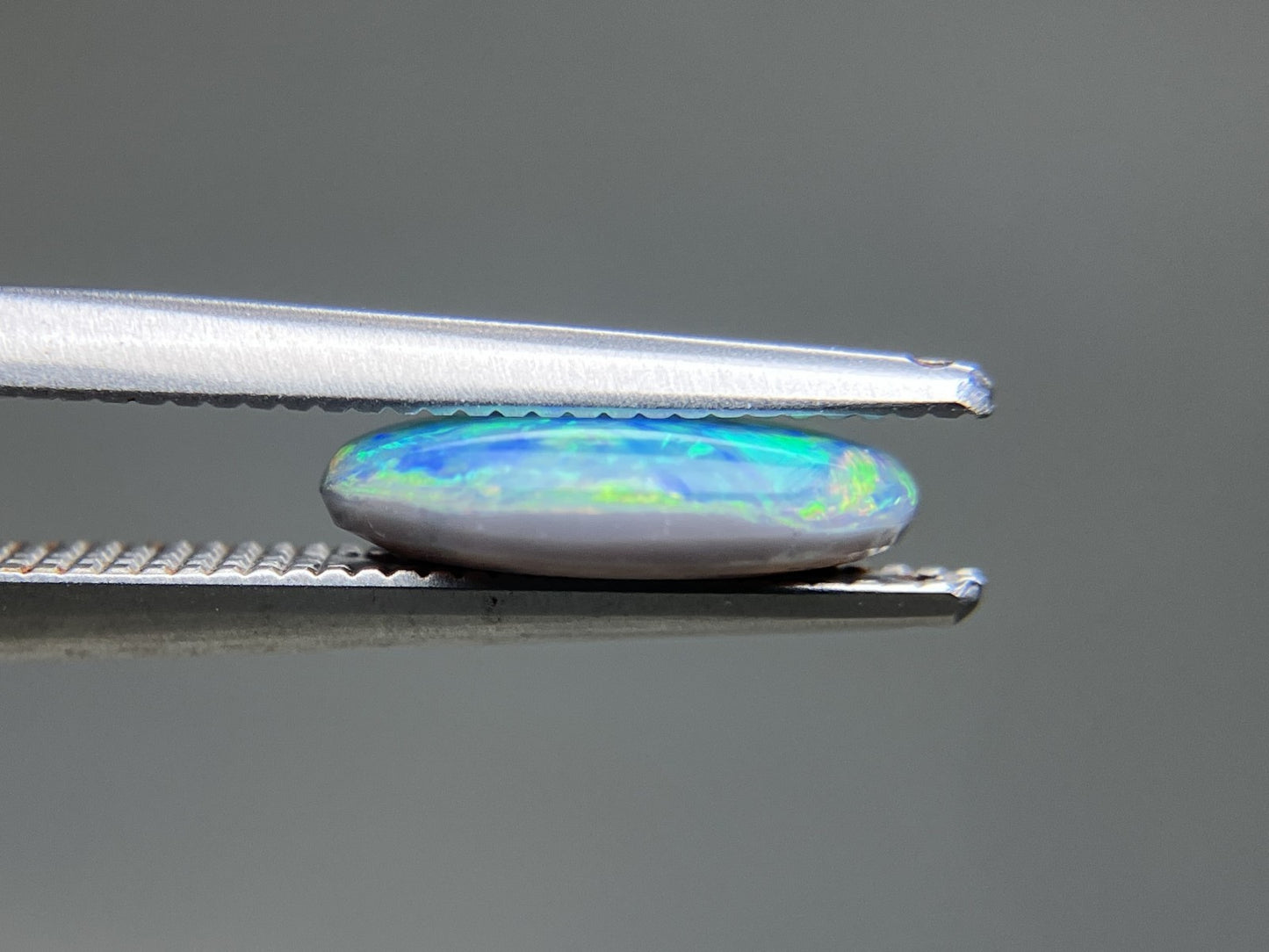 ブラックオパール 天然 1.150ct 中央宝石ソーティング付き 10.3㎜×6.5㎜×2.7㎜ ルース（ 裸石 ） 6371YY
