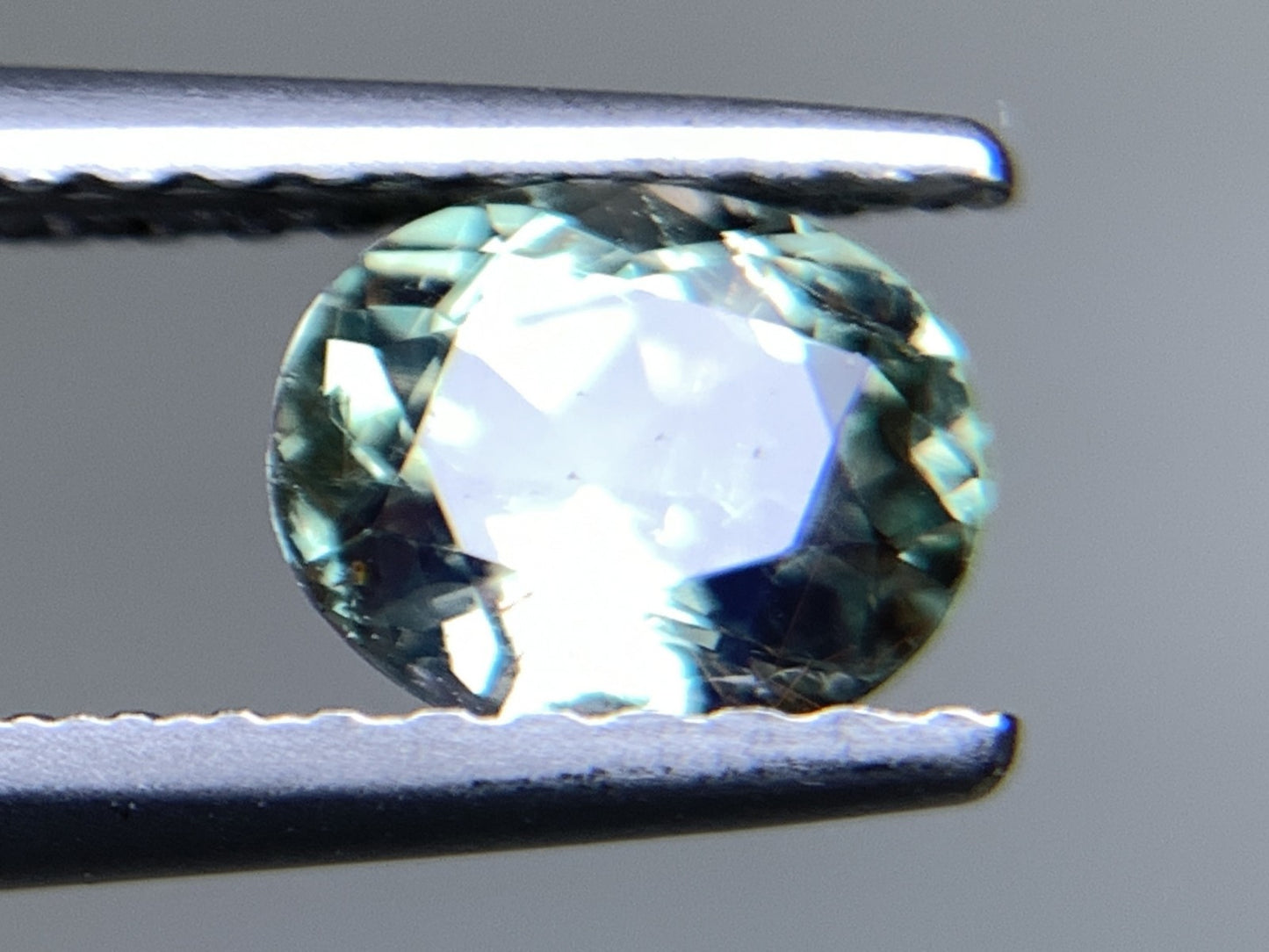 アレキサンドライト 天然 0.761ct GIA宝石鑑別書＆中央宝石ソーティング付き Green changing to Pink 6.14㎜×5.08㎜×3.19㎜　 天然 ルース（ 裸石 ） 3286Y