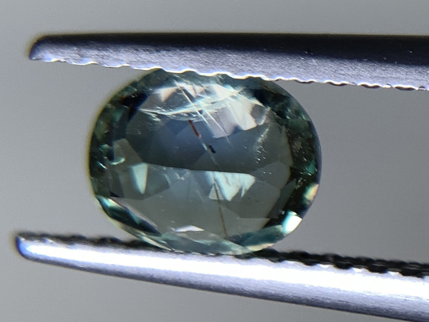 アレキサンドライト 天然 0.761ct GIA宝石鑑別書＆中央宝石ソーティング付き Green changing to Pink 6.14㎜×5.08㎜×3.19㎜　 天然 ルース（ 裸石 ） 3286Y