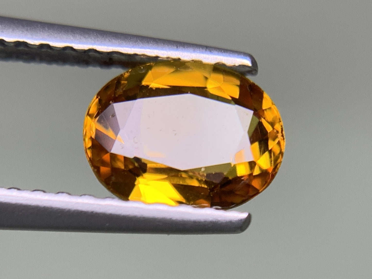 ゴールデンサファイア 1.430ct  中央宝石ソーティング付き  7.30㎜×5.76㎜×3.74㎜  ルース（ 裸石 ） 3755Y