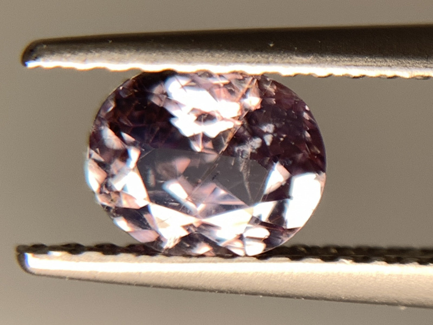 アレキサンドライト 天然 0.761ct GIA宝石鑑別書＆中央宝石ソーティング付き Green changing to Pink 6.14㎜×5.08㎜×3.19㎜　 天然 ルース（ 裸石 ） 3286Y