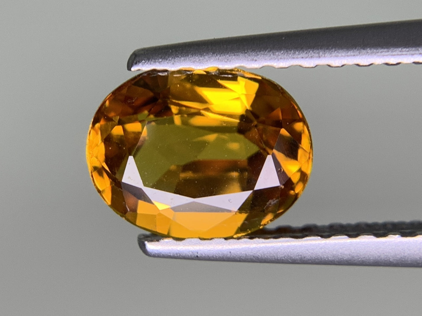 ゴールデンサファイア 1.430ct  中央宝石ソーティング付き  7.30㎜×5.76㎜×3.74㎜  ルース（ 裸石 ） 3755Y