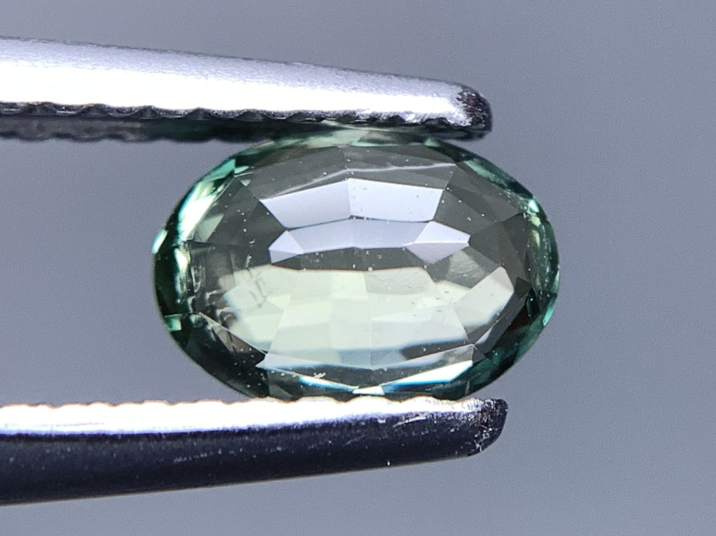 アレキサンドライト 天然 0.693ct 宝石ソーティング付き 6.6㎜×4.9㎜×2.3㎜ ルース（ 裸石 ） 7477Y