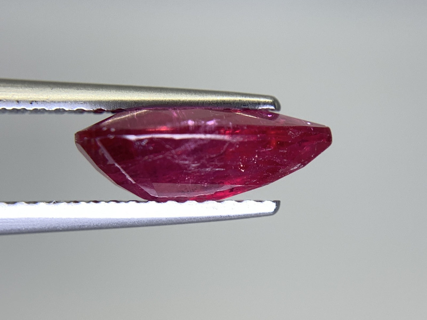 トルマリン ( ルベライト ) 2.297ct 宝石ソーティング付き  11.4㎜×7.7㎜×4.1㎜ ルース（ 裸石 ） 2272Y