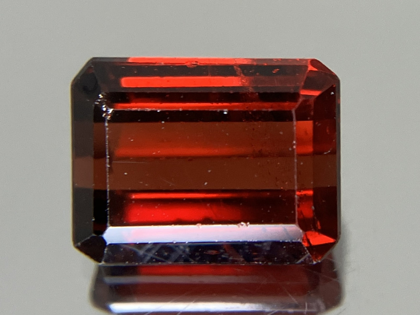ガーネット （アルマンディン-スペサルティンガーネット） 天然 3.694ct 中央宝石ソーティング付き 8.96㎜×6.97㎜×4.42㎜ ルース 6315YY