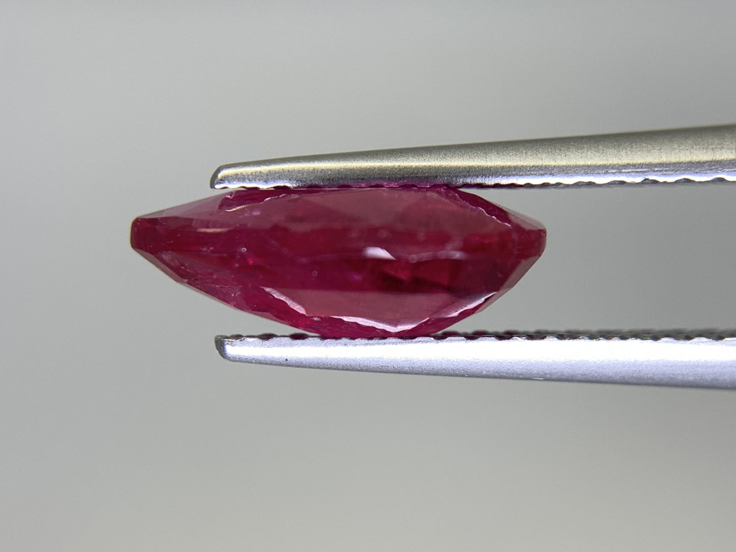 トルマリン ( ルベライト ) 2.297ct 宝石ソーティング付き  11.4㎜×7.7㎜×4.1㎜ ルース（ 裸石 ） 2272Y