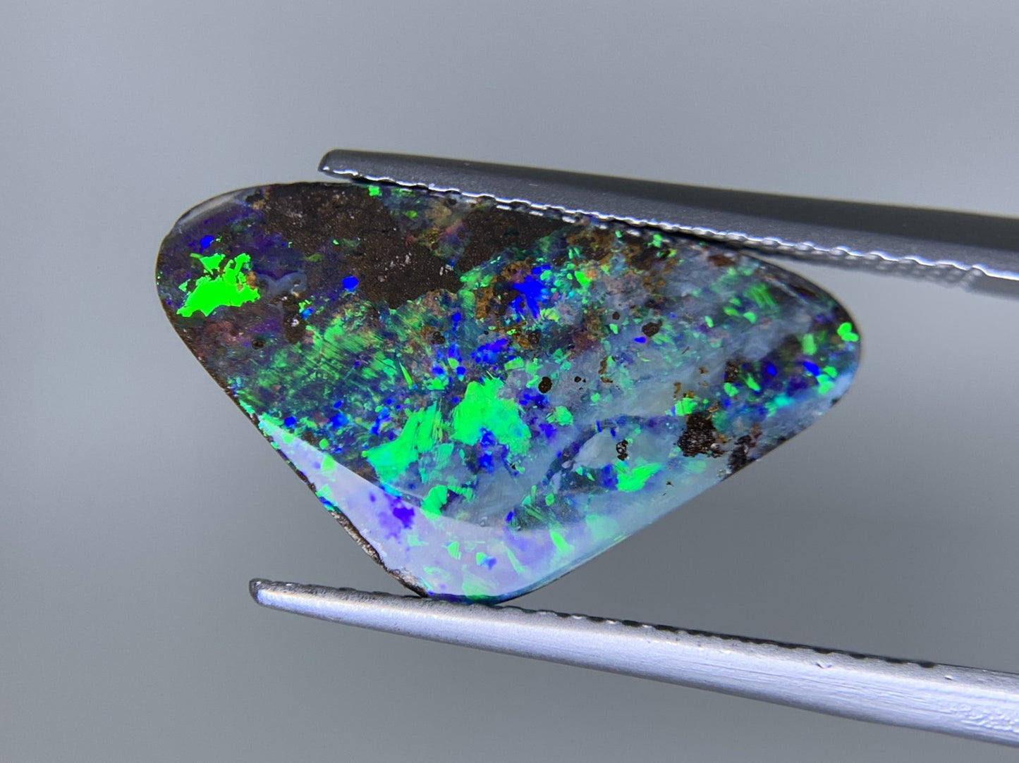 ボルダーオパール 天然 4.606ct 宝石ソーティング付き 17.7㎜×10.4㎜×3.9㎜ ルース（ 裸石 ） 8349Y