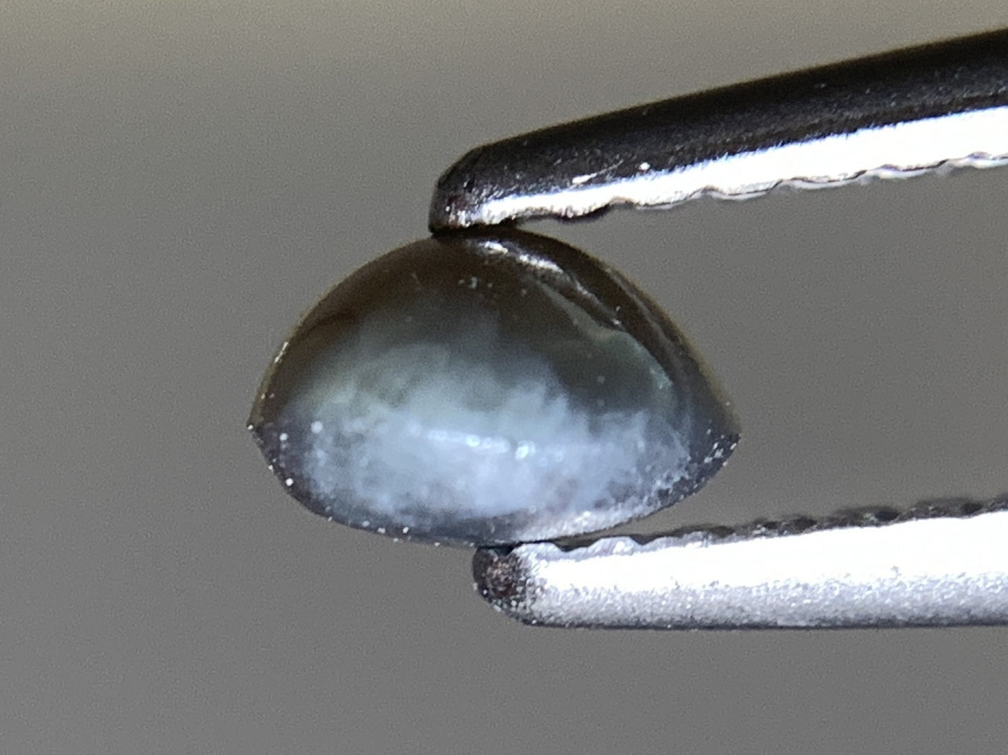アレキサンドライトキャッツアイ 天然 0.722ct 中央宝石ソーティング付き 5.0㎜×5.1㎜×3.2㎜ ルース（ 裸石 ） 7395Y