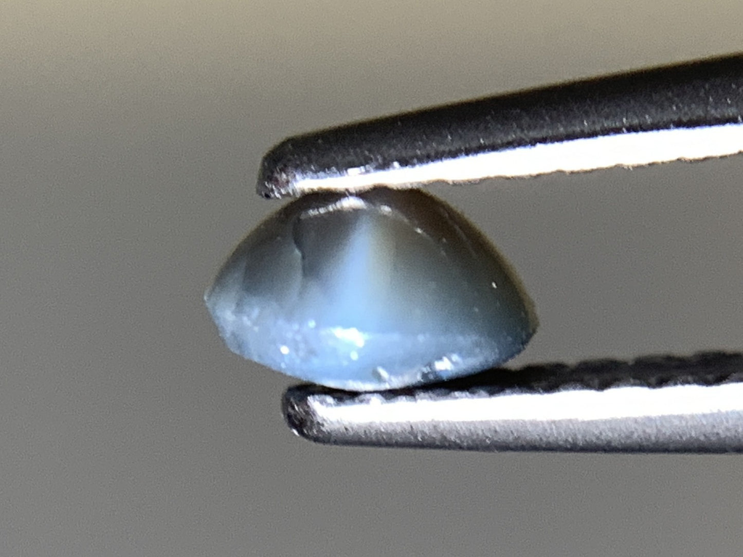 アレキサンドライトキャッツアイ 天然 0.722ct 中央宝石ソーティング付き 5.0㎜×5.1㎜×3.2㎜ ルース（ 裸石 ） 7395Y