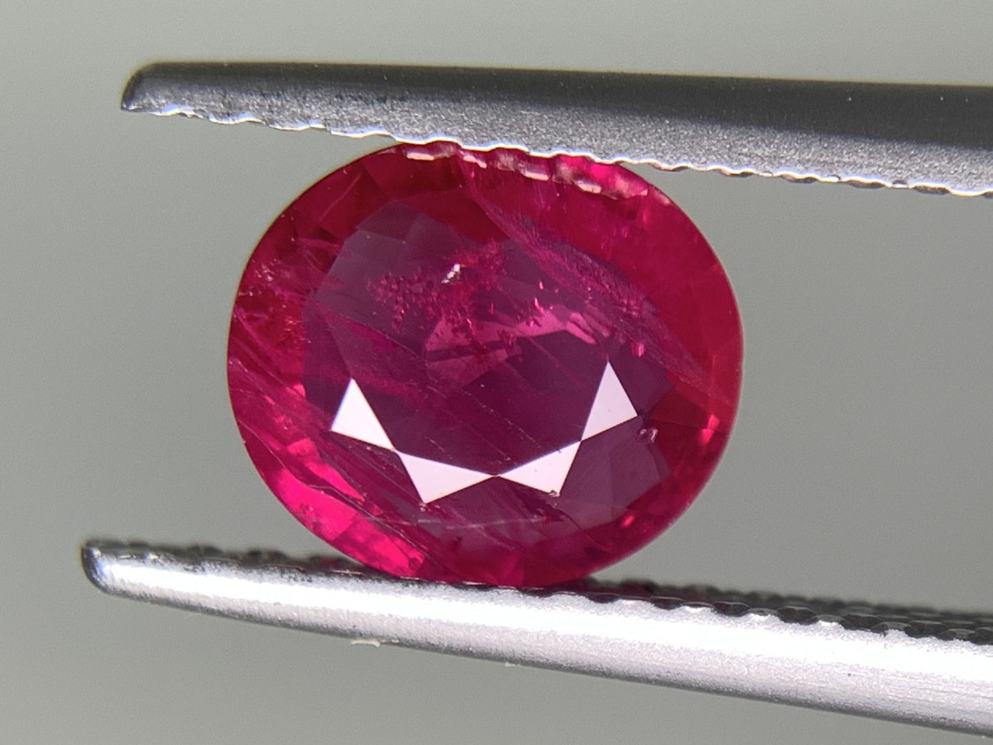 ルビー  天然  1.003ct  中央宝石ソーティング付き  6.90㎜×6.22㎜×2.48㎜   ルース（ 裸石 ） 5615Y