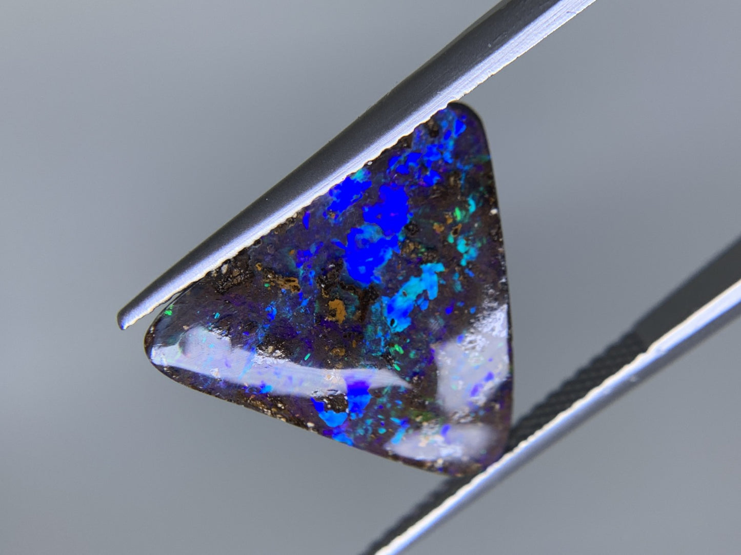 ボルダーオパール 天然 7.880ct 宝石ソーティング付き 15.2㎜×14.6㎜×4.9㎜ ルース（ 裸石 ） 8353Y