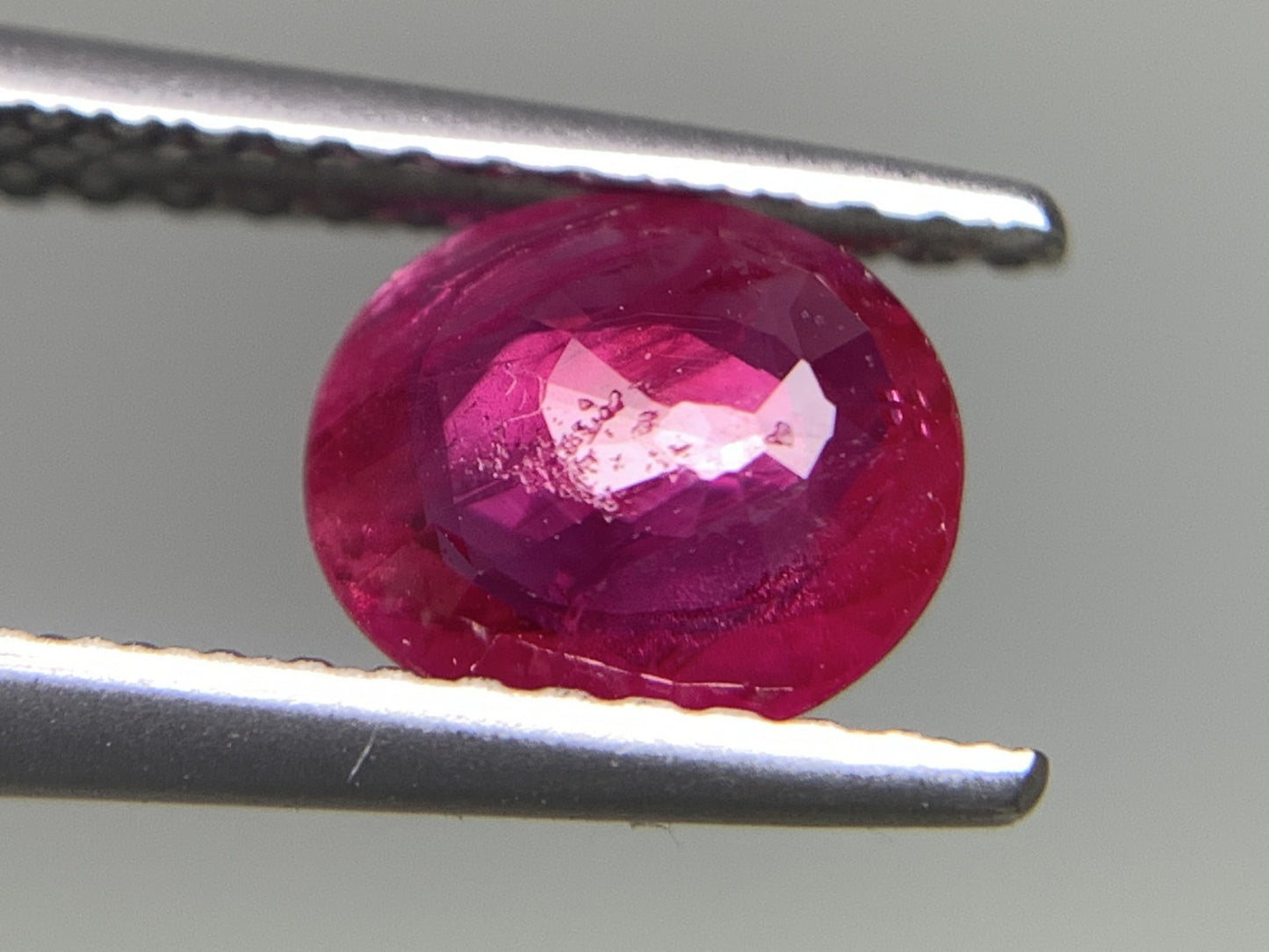 ルビー  天然  1.003ct  中央宝石ソーティング付き  6.90㎜×6.22㎜×2.48㎜   ルース（ 裸石 ） 5615Y
