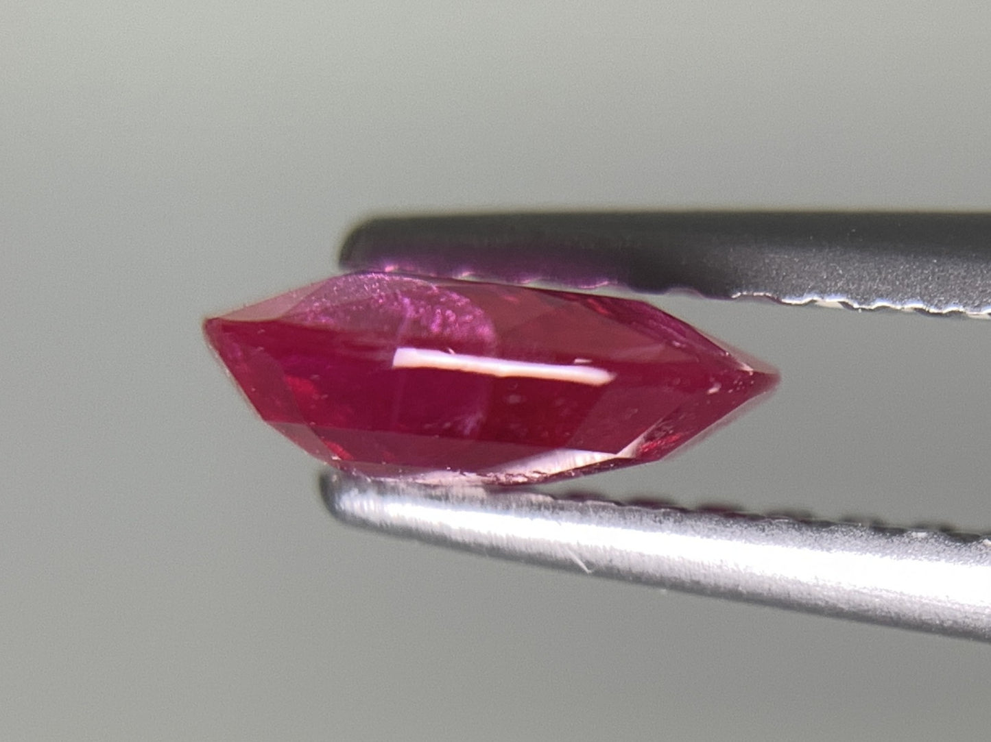 ルビー  天然  1.003ct  中央宝石ソーティング付き  6.90㎜×6.22㎜×2.48㎜   ルース（ 裸石 ） 5615Y