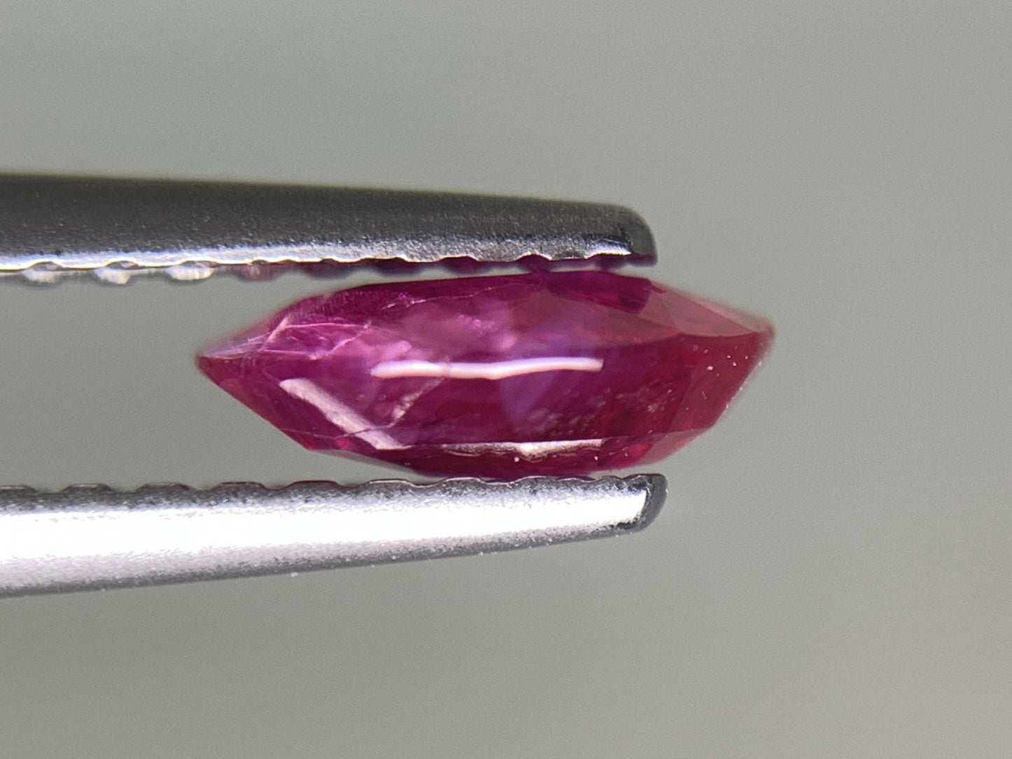 ルビー  天然  1.003ct  中央宝石ソーティング付き  6.90㎜×6.22㎜×2.48㎜   ルース（ 裸石 ） 5615Y