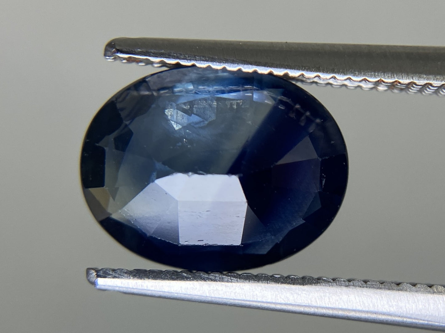 ブルーサファイア 天然 2.908ct 中央宝石ソーティング付き 10.64㎜×8.28㎜×3.77㎜ ルース（ 裸石 ） 6337YY