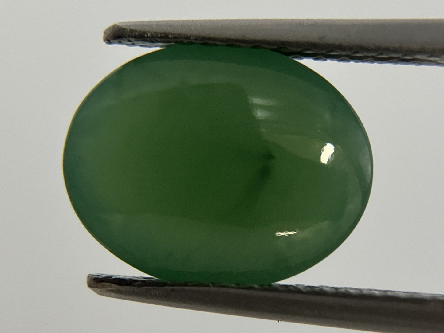 翡翠（ひすい） 3.992ct 宝石ソーティング付き 10.9㎜×8.7㎜×4.8㎜ ルース（ 裸石 ） 4038YY