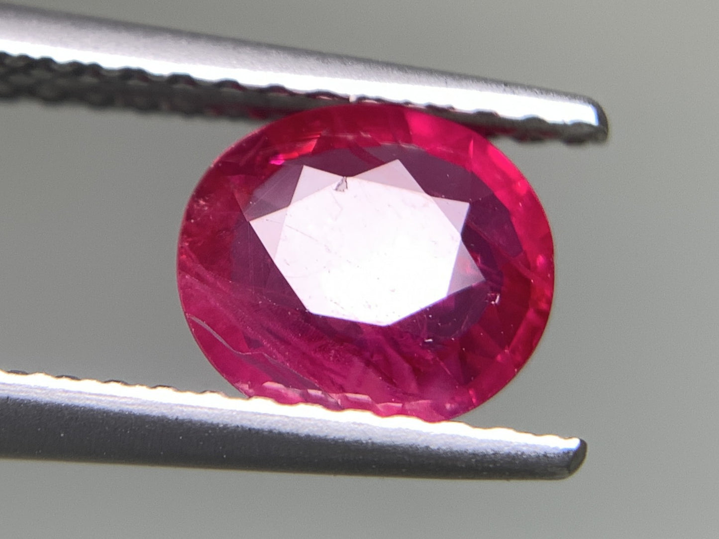 ルビー  天然  1.003ct  中央宝石ソーティング付き  6.90㎜×6.22㎜×2.48㎜   ルース（ 裸石 ） 5615Y