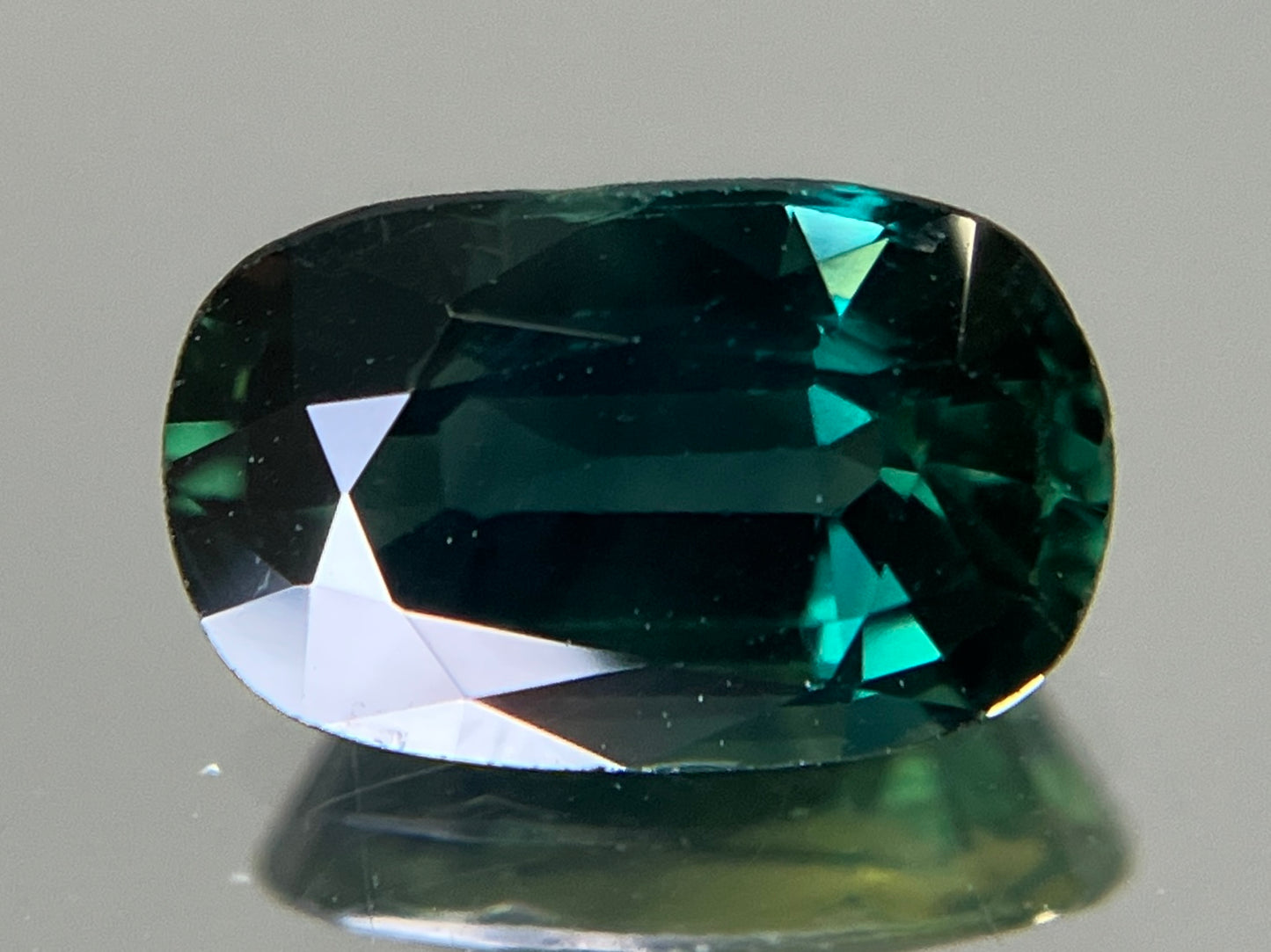 サファイア 天然 2.006ct 中央宝石ソーティング付き 9.15㎜×5.74㎜×4.00㎜ ルース（ 裸石 ） 6026YY