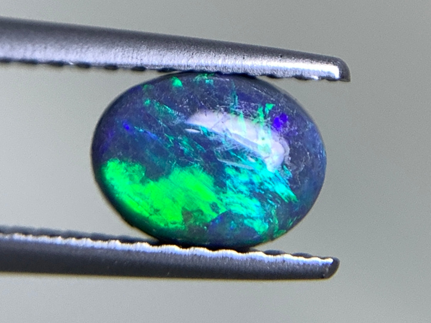 ブラックオパール 0.789ct 宝石ソーティング付き  7.0㎜×5.4㎜×3.2㎜ ルース（ 裸石 ） 2292Y