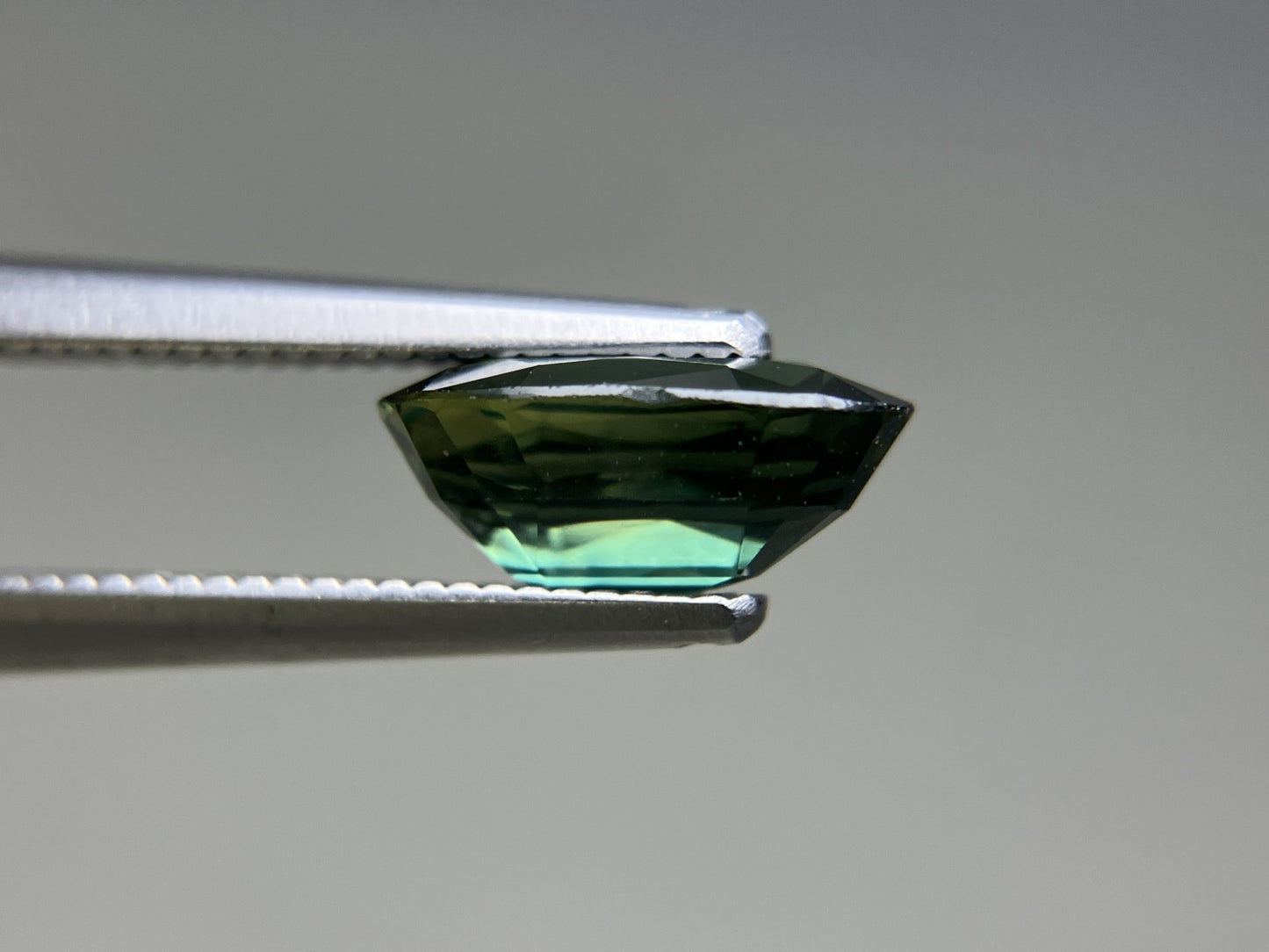 サファイア 天然 2.006ct 中央宝石ソーティング付き 9.15㎜×5.74㎜×4.00㎜ ルース（ 裸石 ） 6026YY