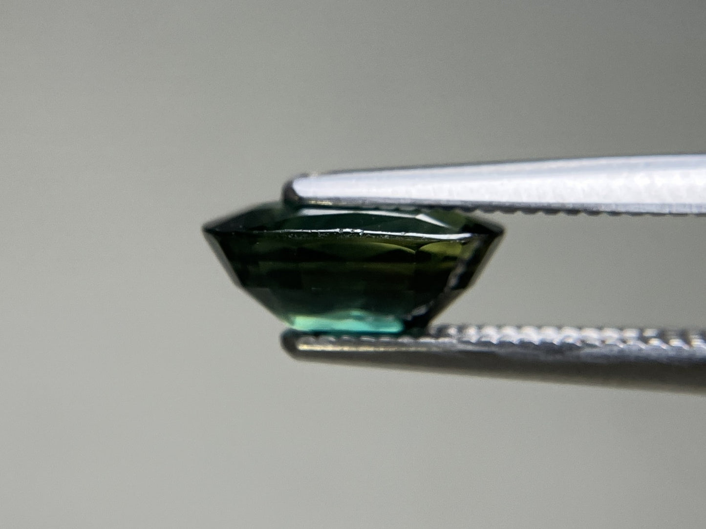 サファイア 天然 2.006ct 中央宝石ソーティング付き 9.15㎜×5.74㎜×4.00㎜ ルース（ 裸石 ） 6026YY