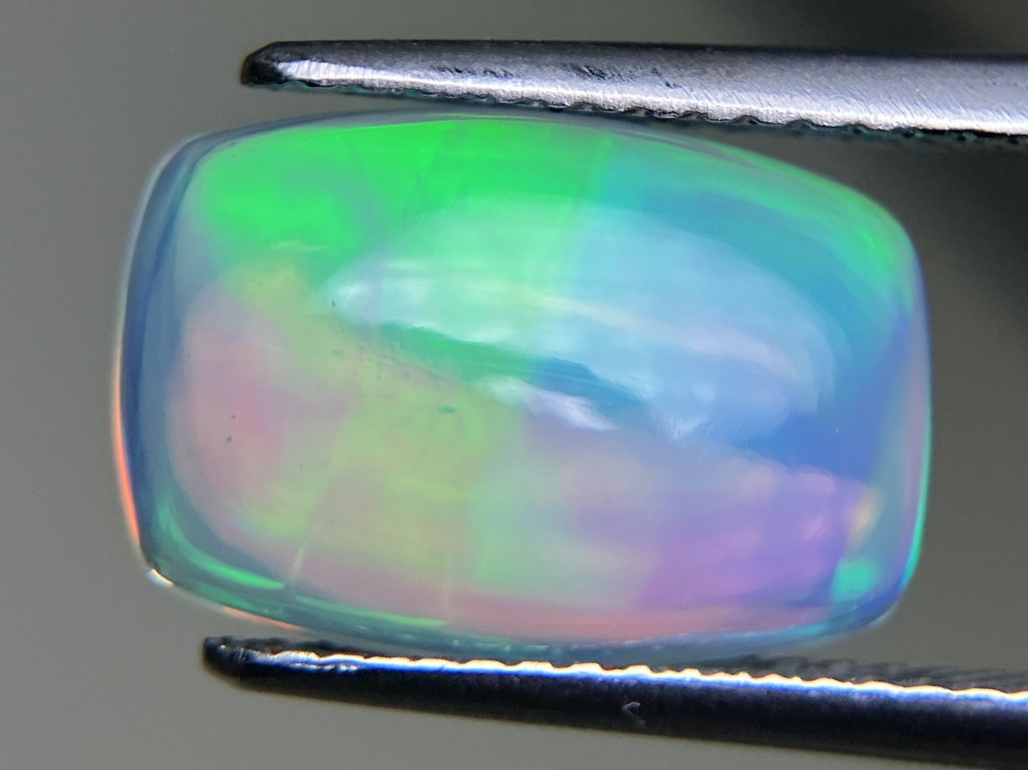 オパール 2.860ct 宝石ソーティング付き  13.5㎜×9.1㎜×3.8㎜  ルース（ 裸石 ） 3881YY